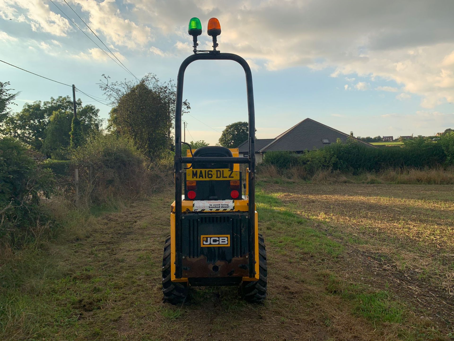 2016 JCB 1THT 1 TON DUMPER, RUNS DRIVES AND TIPS, PIVOT STEERED, HYDROSTATIC, GOOD SOLID SKIP - Image 4 of 12