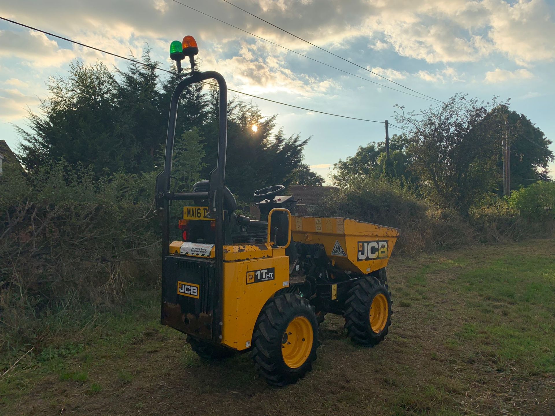 2016 JCB 1THT 1 TON DUMPER, RUNS DRIVES AND TIPS, PIVOT STEERED, HYDROSTATIC, GOOD SOLID SKIP - Image 5 of 12