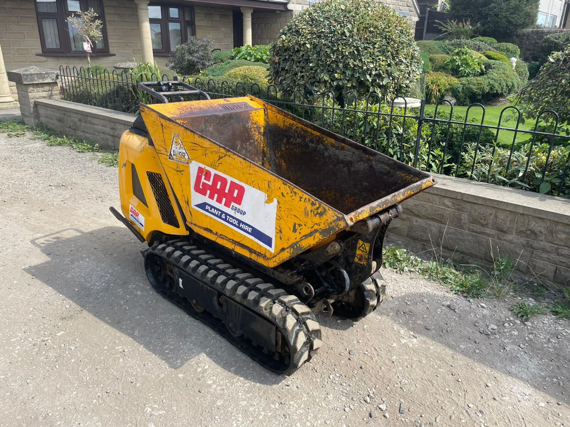 2014 JCB HTD-5 MINI TRACKED DUMPER, RUNS, DRIVES & DUMPS, HIGH TIP DUMP, 2 SPEED TRACKING *PLUS VAT* - Image 4 of 8