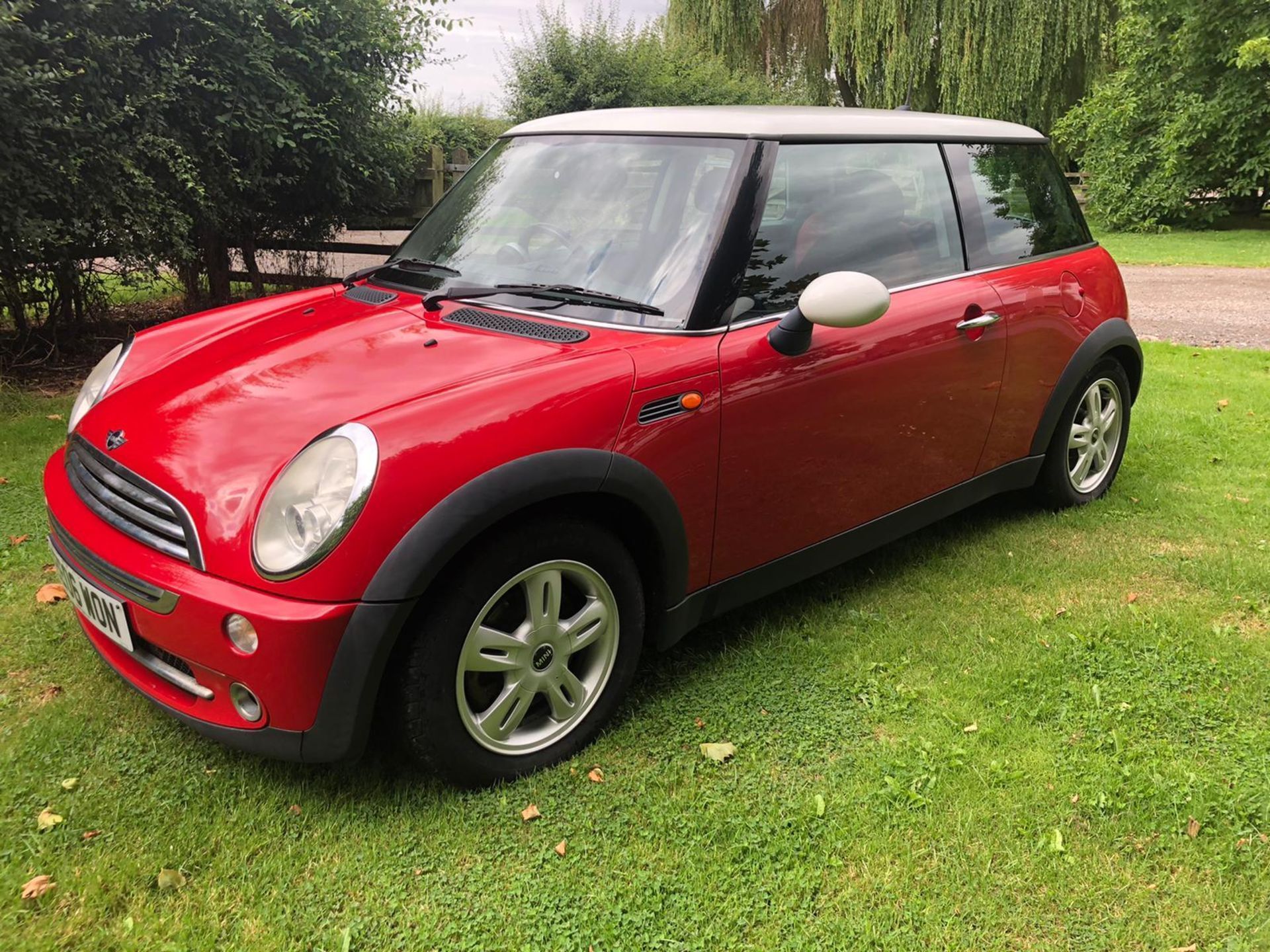 2006 MINI COOPER RED 3 DOOR HATCHBACK, 1.6 PETROL ENGINE, 113,523 MILES *NO VAT* - Image 3 of 12