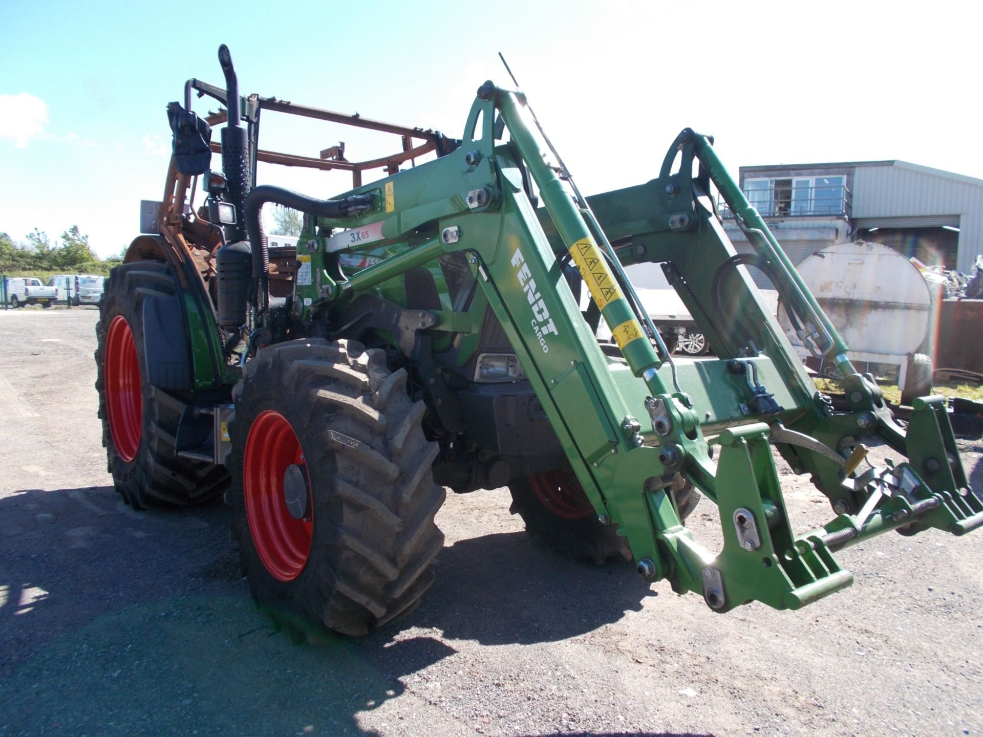 2020 FENDT 211 VARIO AGRICULTURAL TRACTOR, 3.3 LITRE 3 CYL DIESEL, FIRE DAMAGE TO CAB AREA *PLUS VAT - Image 4 of 13