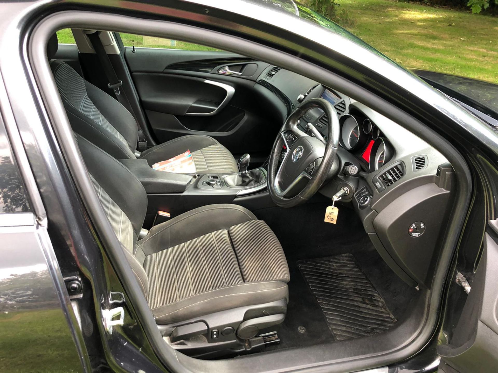 2013 VAUXHALL INSIGNIA SRI NAV CDTI BLACK 5 DOOR HATCHBACK, 156,438 MILES WITH FSH, 2.0 DIESEL - Image 11 of 16