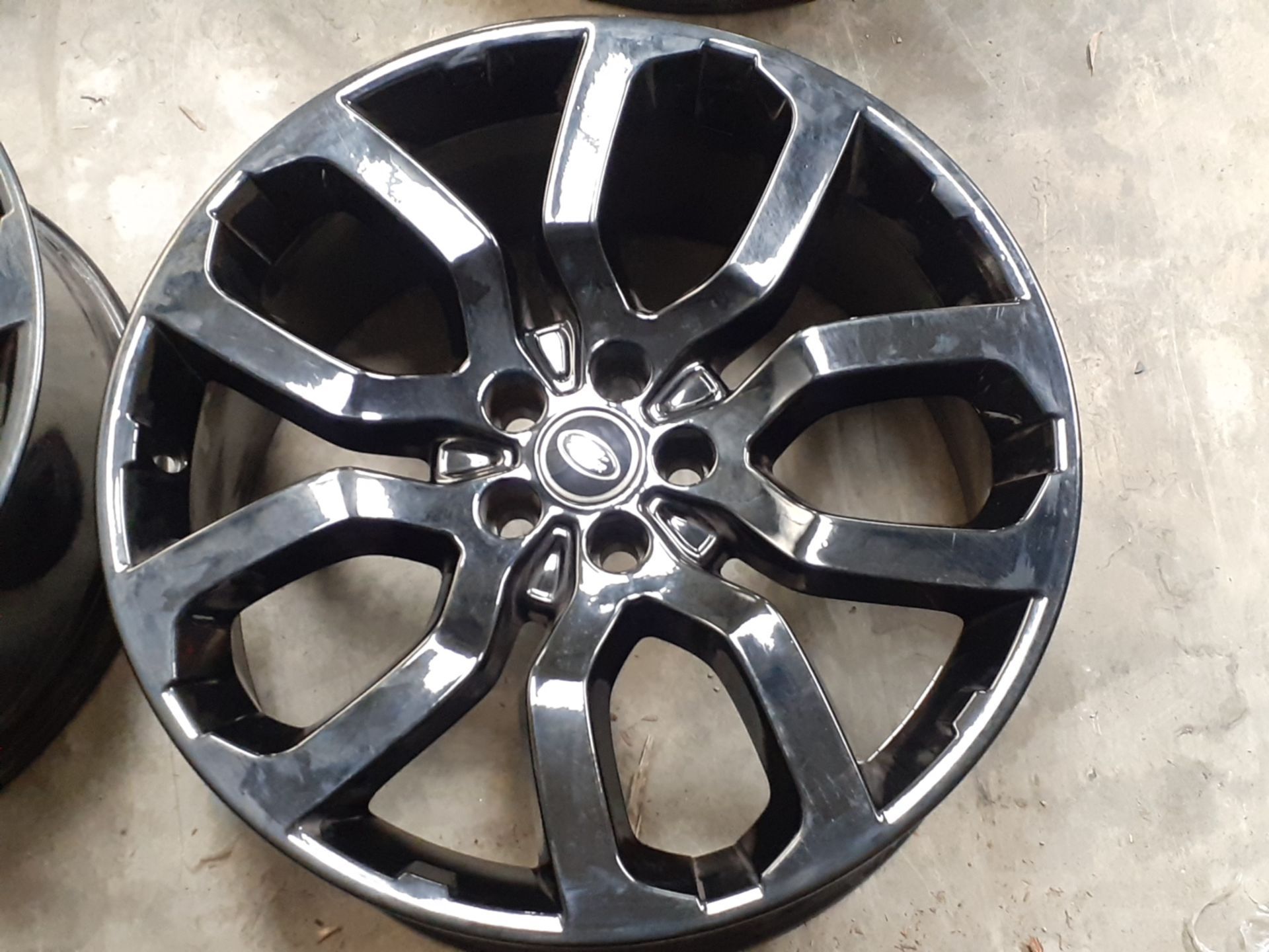 LAND ROVER RANGE ROVER 20" GLOSS BLACK ALLOY WHEELS, FITS RANGE ROVER, SPORT, VELAR, NEW DEFENDER - Image 3 of 5