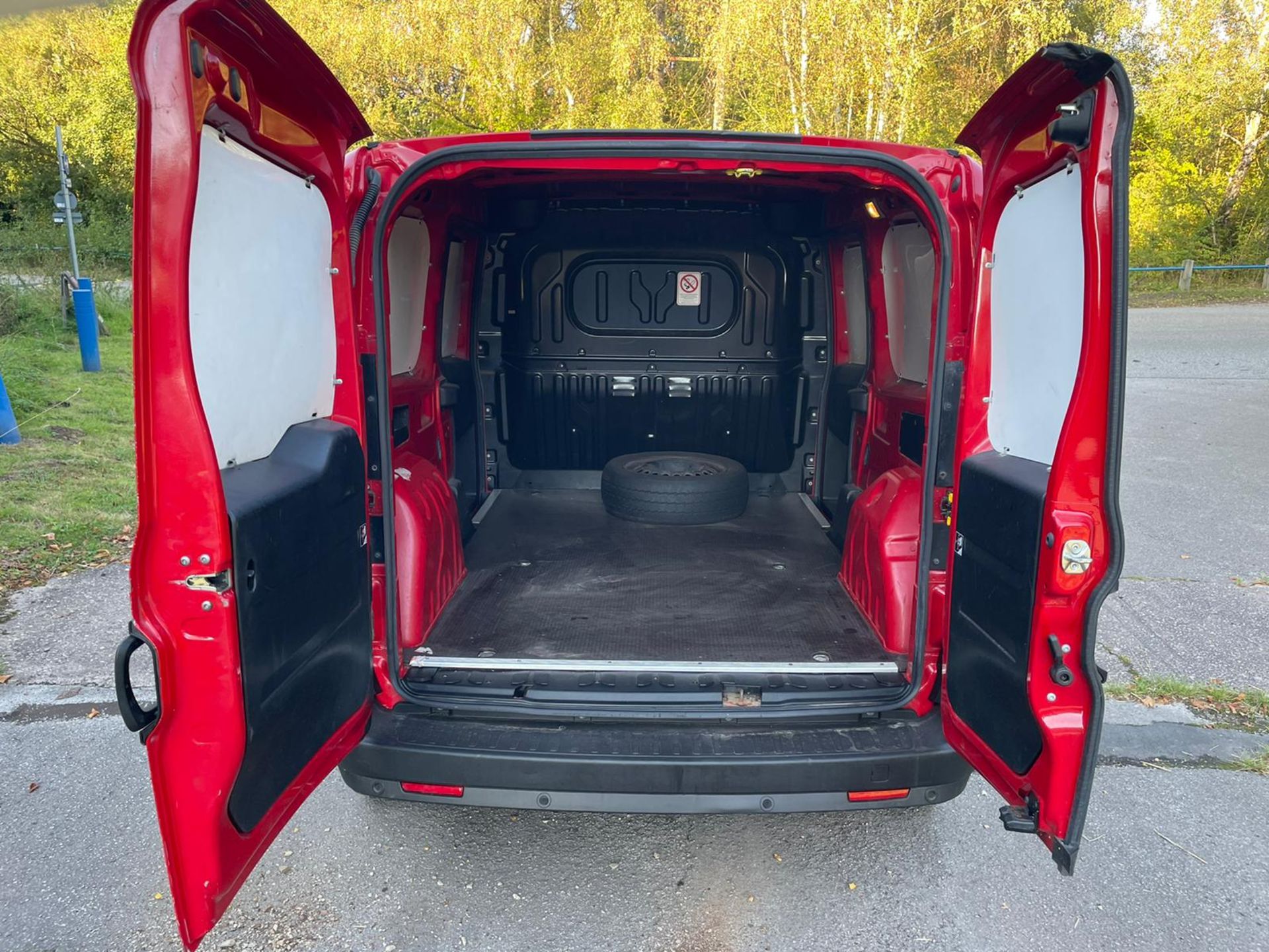 2014 FIAT DOBLO 16V MULTIJET RED PANEL VAN, 1.3 DIESEL, 108,305 MILES, MANUAL GEARBOX *NO VAT* - Image 10 of 22