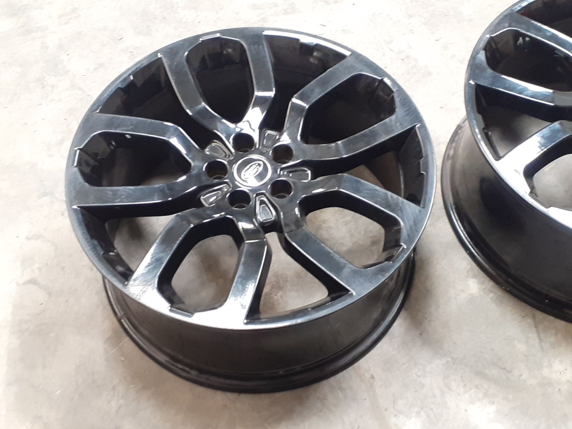 LAND ROVER RANGE ROVER 20" GLOSS BLACK ALLOY WHEELS, FITS RANGE ROVER, SPORT, VELAR, NEW DEFENDER - Image 4 of 5