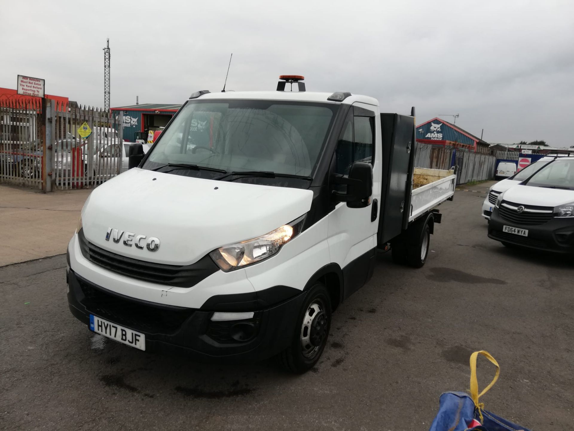 2017 IVECO DAILY 35C14 WHITE LWB TIPPER WITH STORAGE BOX, 88K MILES, 2.3 DIESEL ENGINE *PLUS VAT* - Image 3 of 15