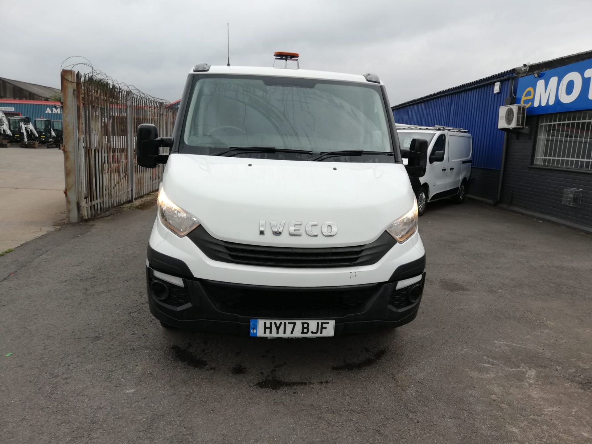 2017 IVECO DAILY 35C14 WHITE LWB TIPPER WITH STORAGE BOX, 88K MILES, 2.3 DIESEL ENGINE *PLUS VAT* - Image 2 of 15