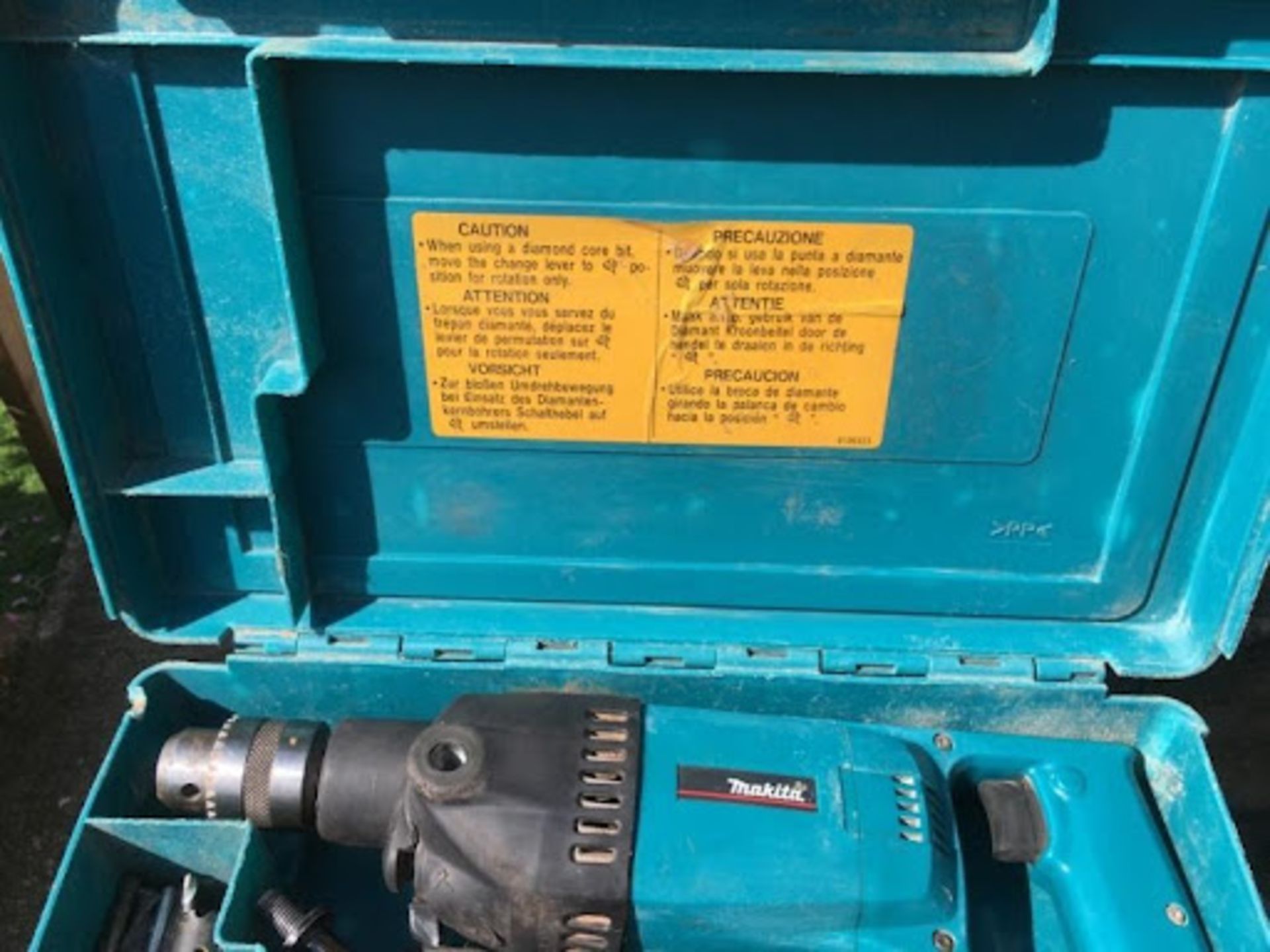 USED MAKITA 8406C CORDED DIAMOND CORE DRILL (ROATRY AND PERCUSSION) 110v *NO VAT* - Image 4 of 5