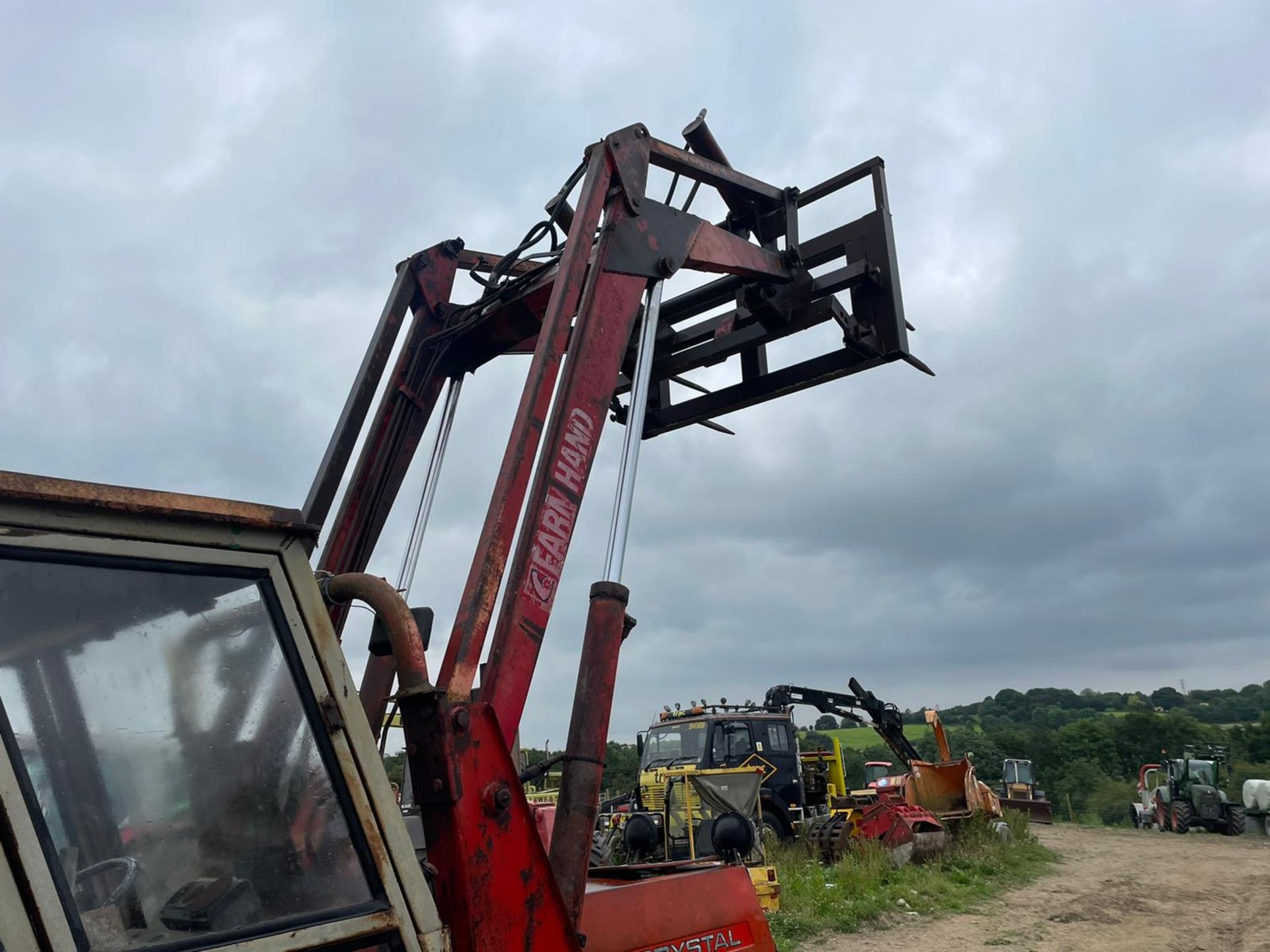 ZETOR CRYSTAL 8011 LOADER TRACTOR WITH FRONT LOADER, BALE SPIKE AND REAR WEIGHT, CABBED *PLUS VAT* - Image 6 of 10