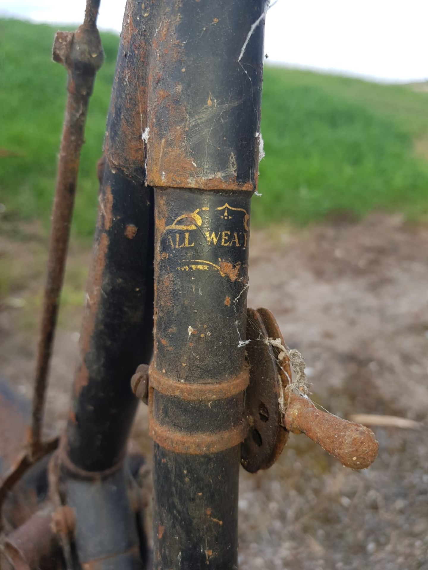 ANTIQUE WAR TIME RALEIGH BIKE, GENUINE BARN FIND *NO VAT* - Image 8 of 12