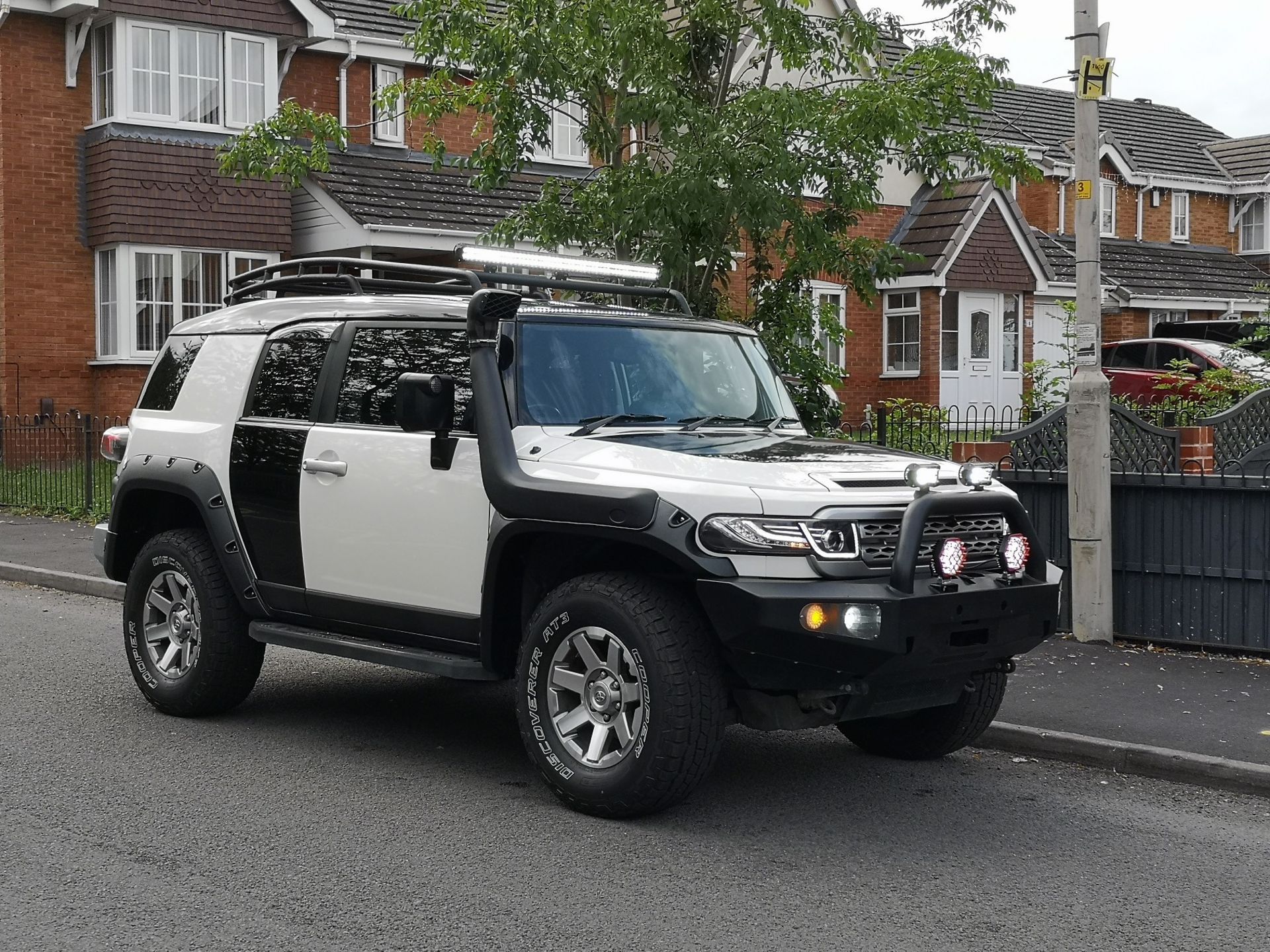 2014 WHITE RHD TOYOTA FJ CRUISER, 4.0 PETROL, ONLY 41,246 MILES *PLUS VAT*