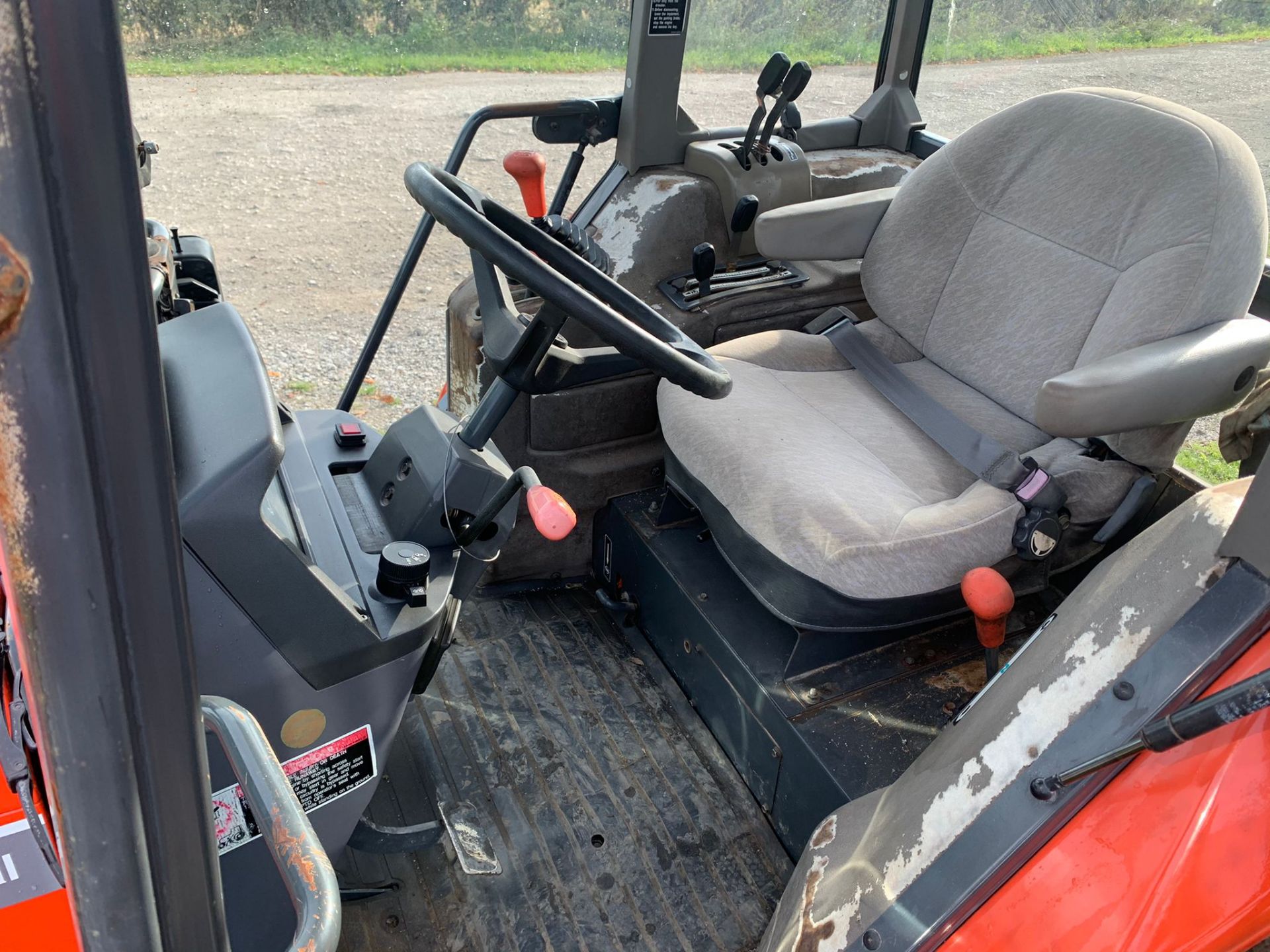 KUBOTA M6800 TRACTOR, RUNS DRIVES AND WORKS WELL, SHOWING A LOW 3414 HOURS *PLUS VAT* - Image 17 of 19