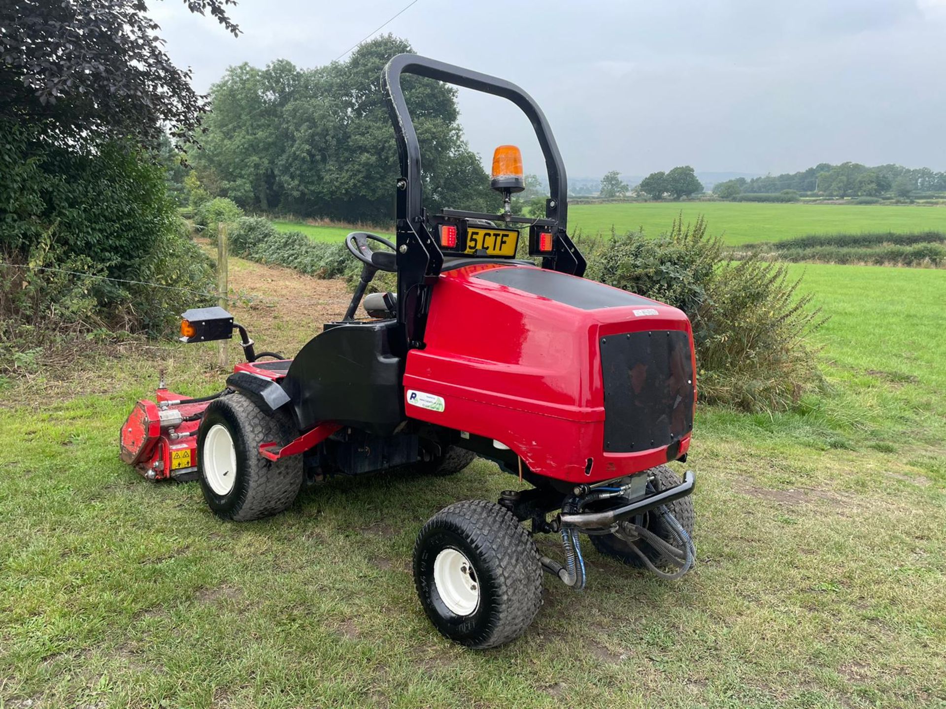 2015 TORO GM3400 4x4 RIDE ON MOWER, RUNS DRIVES CUTS WELL, A LOW AND GENUINE 2345 HOURS *PLUS VAT* - Image 4 of 17
