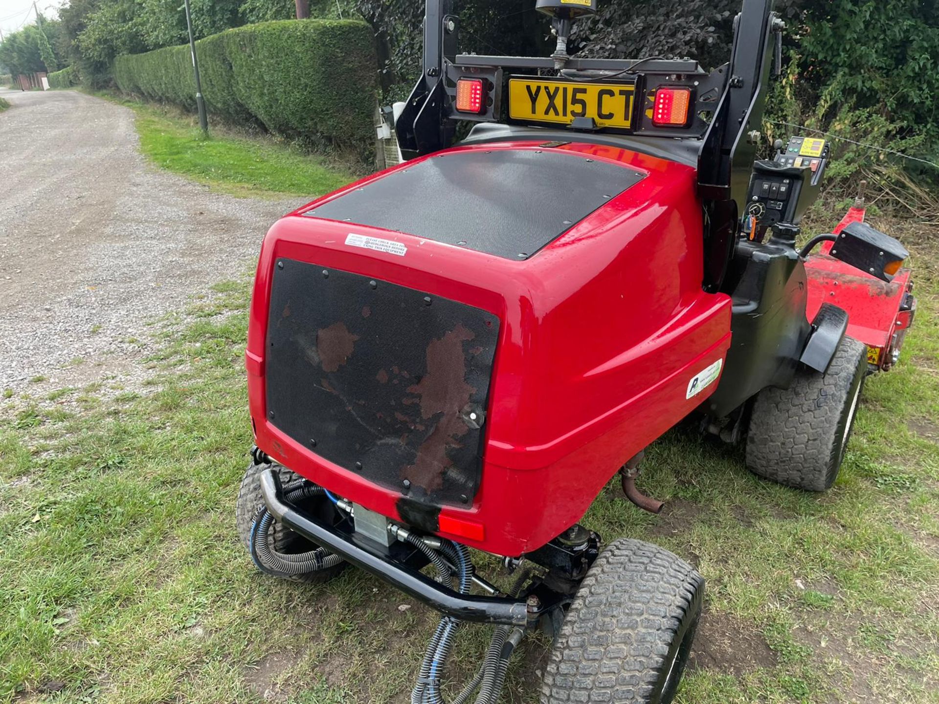 2015 TORO GM3400 4x4 RIDE ON MOWER, RUNS DRIVES CUTS WELL, A LOW AND GENUINE 2345 HOURS *PLUS VAT* - Image 8 of 17