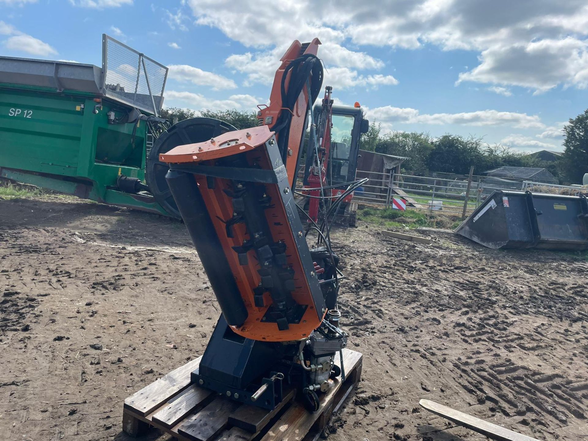 NEW AND UNUSED HEDGE CUTTER, 80cm FLAIL HEAD, SUITABLE FOR SOMPACT TRACTOR *PLUS VAT* - Image 4 of 8