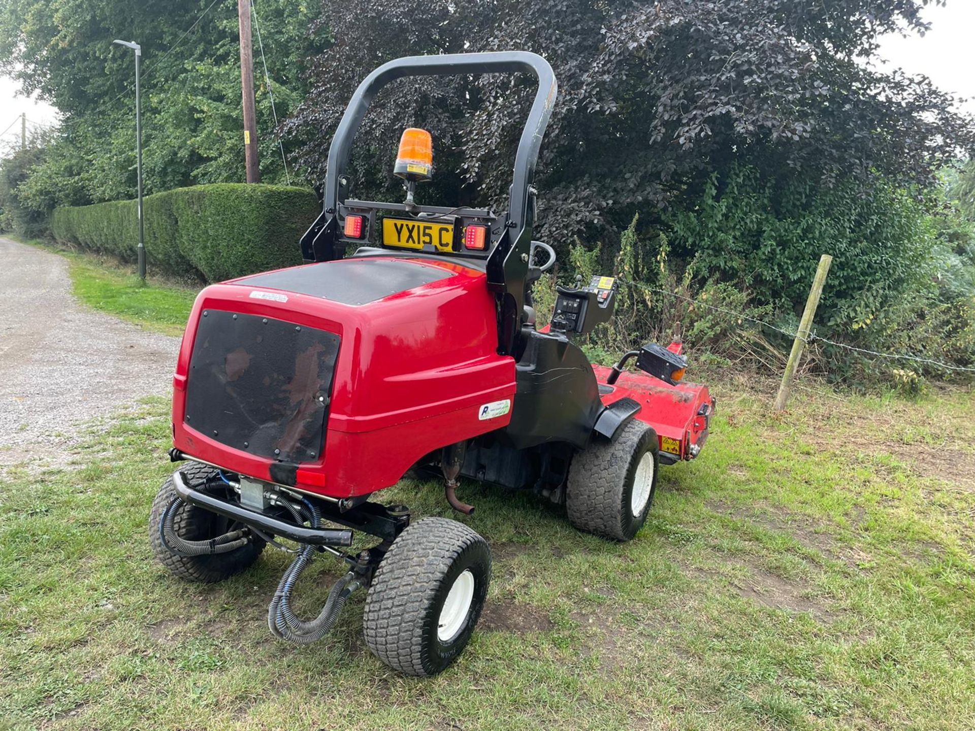 2015 TORO GM3400 4x4 RIDE ON MOWER, RUNS DRIVES CUTS WELL, A LOW AND GENUINE 2345 HOURS *PLUS VAT* - Image 5 of 17