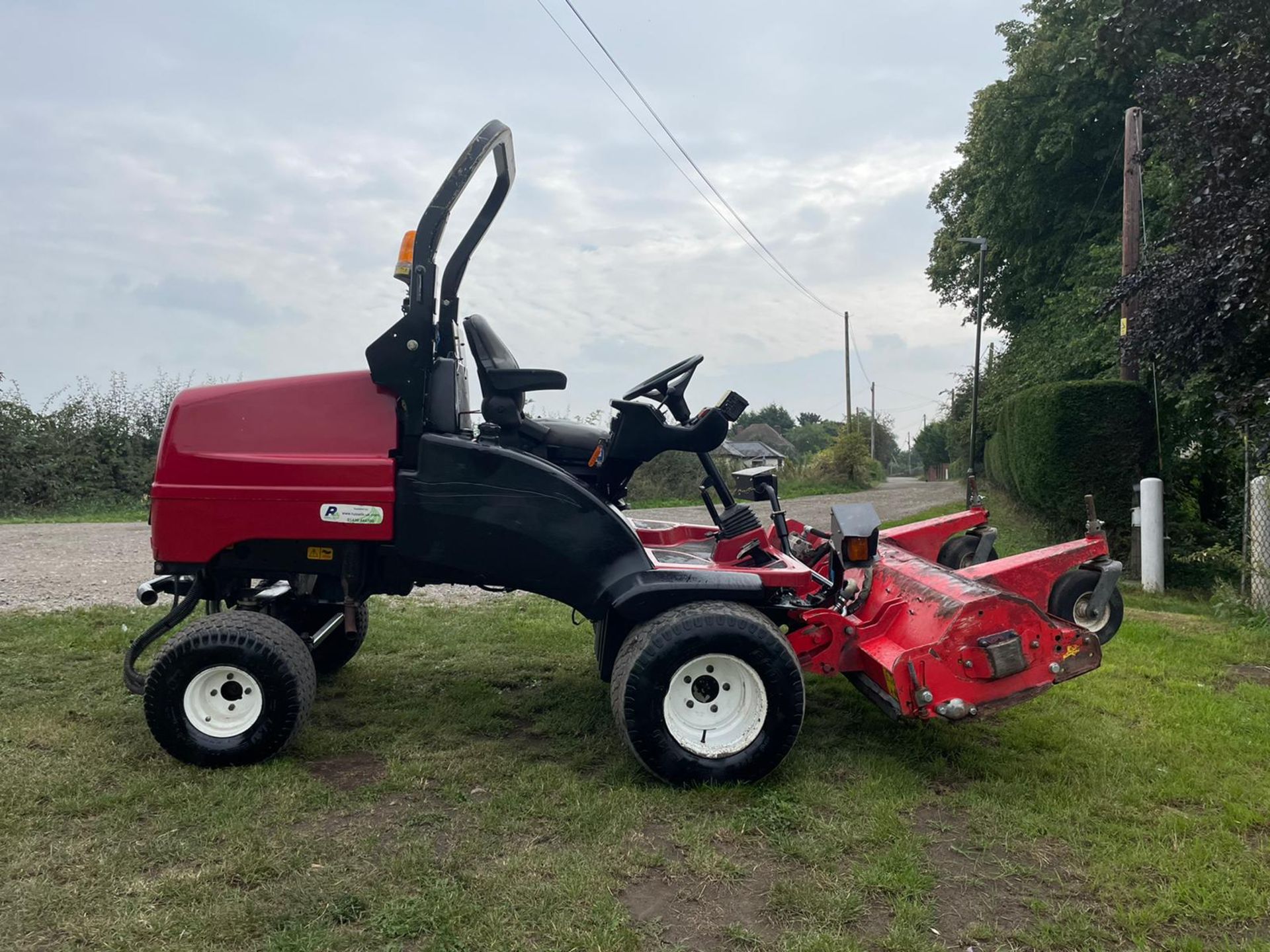 2015 TORO GM3400 4x4 RIDE ON MOWER, RUNS DRIVES CUTS WELL, A LOW AND GENUINE 2345 HOURS *PLUS VAT* - Image 6 of 17