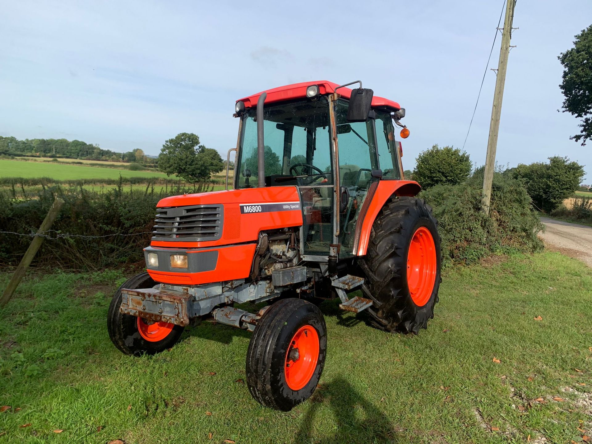 KUBOTA M6800 TRACTOR, RUNS DRIVES AND WORKS WELL, SHOWING A LOW 3414 HOURS *PLUS VAT* - Image 3 of 19