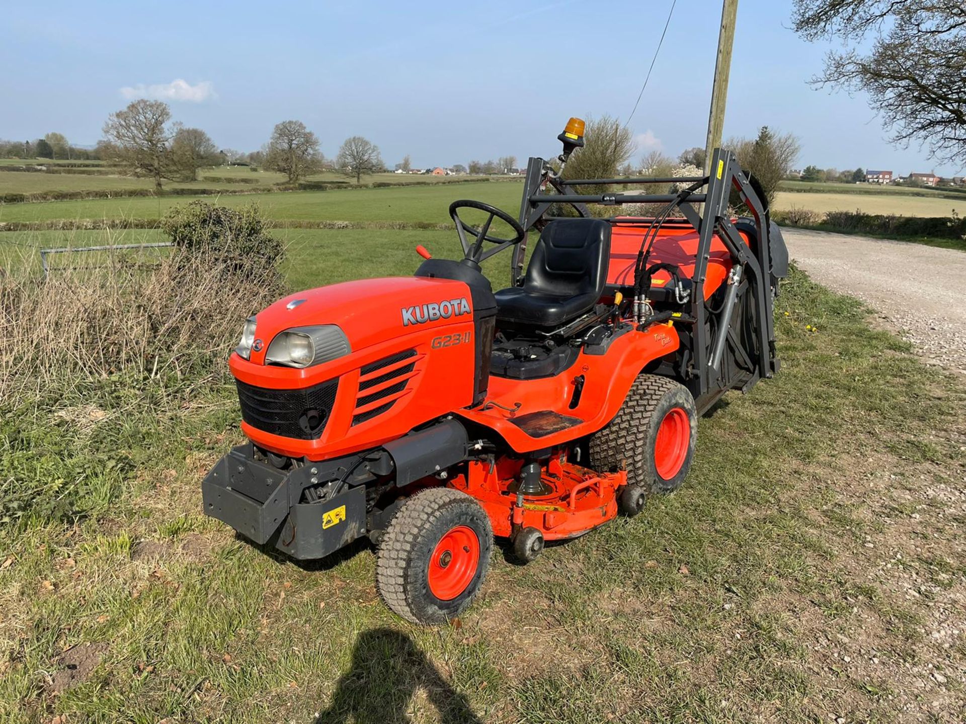 2013 (62) KUBOTA G23-II RIDE ON MOWER, RUNS DRIVES AND CUTS, HIGH TIP COLLECTOR *PLUS VAT* - Image 2 of 10