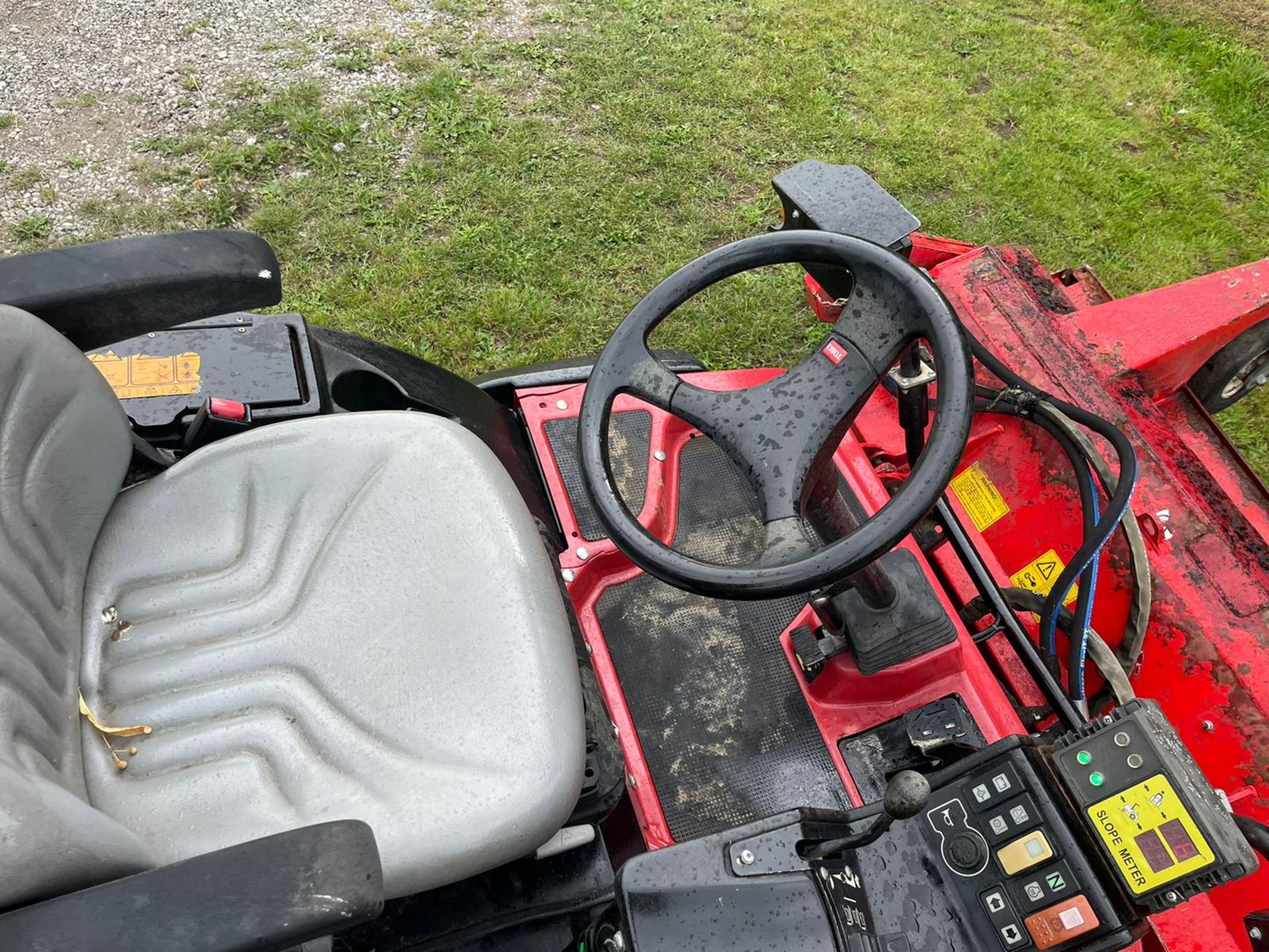 2015 TORO GM3400 4x4 RIDE ON MOWER, RUNS DRIVES CUTS WELL, A LOW AND GENUINE 2345 HOURS *PLUS VAT* - Image 10 of 17