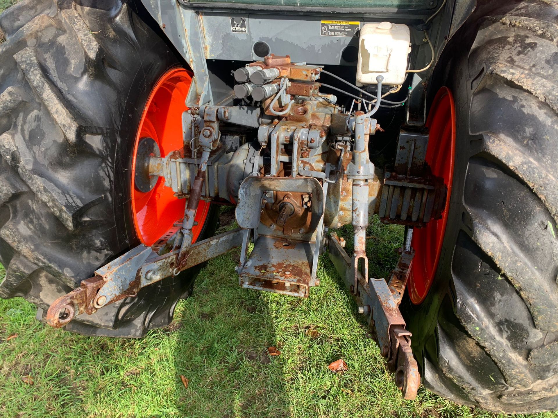 KUBOTA M6800 TRACTOR, RUNS DRIVES AND WORKS WELL, SHOWING A LOW 3414 HOURS *PLUS VAT* - Image 11 of 19