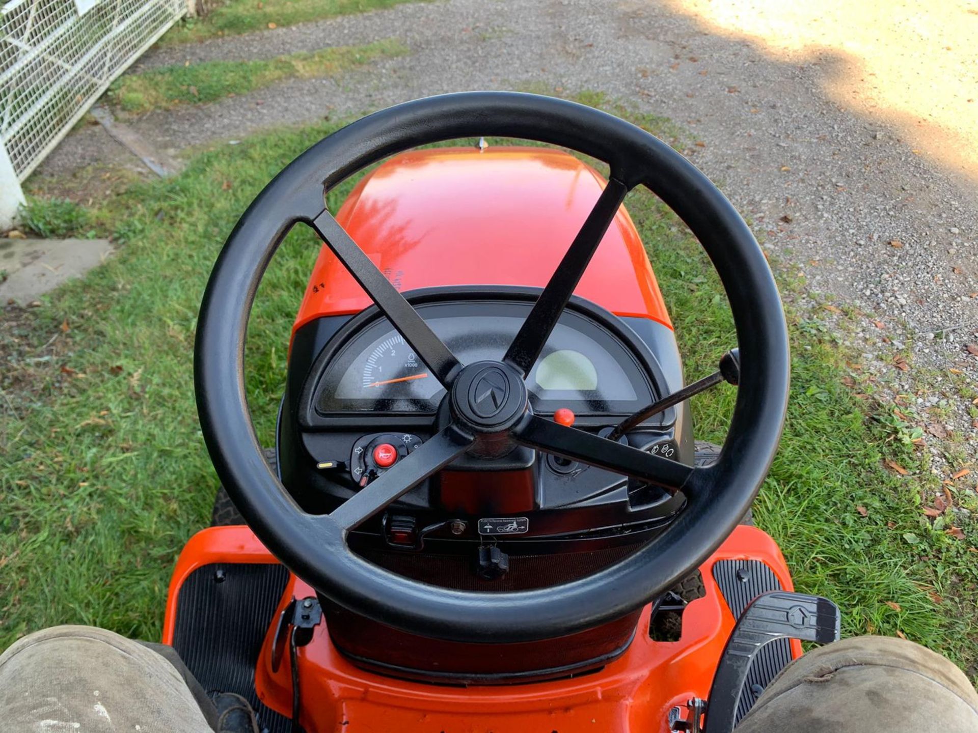 2017 KUBOTA G23-II RIDE ON MOWER, RUNS DRIVES AND CUTS, SHOWING A LOW 605 HOURS *PLUS VAT* - Image 11 of 18