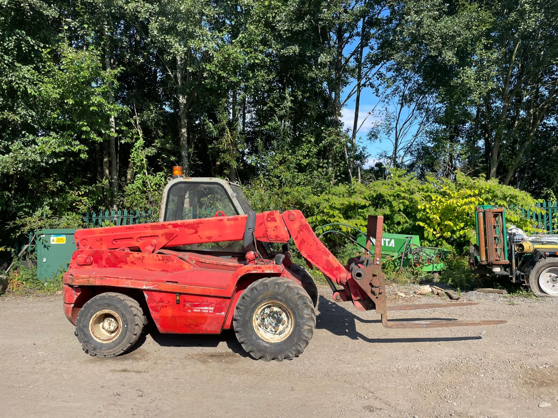 MANITOU BT420 BUGGY SCOPPIC TELEHANDLER, HYDRAULIC FROK POSITIONING, 4 METER REACH - Image 3 of 4