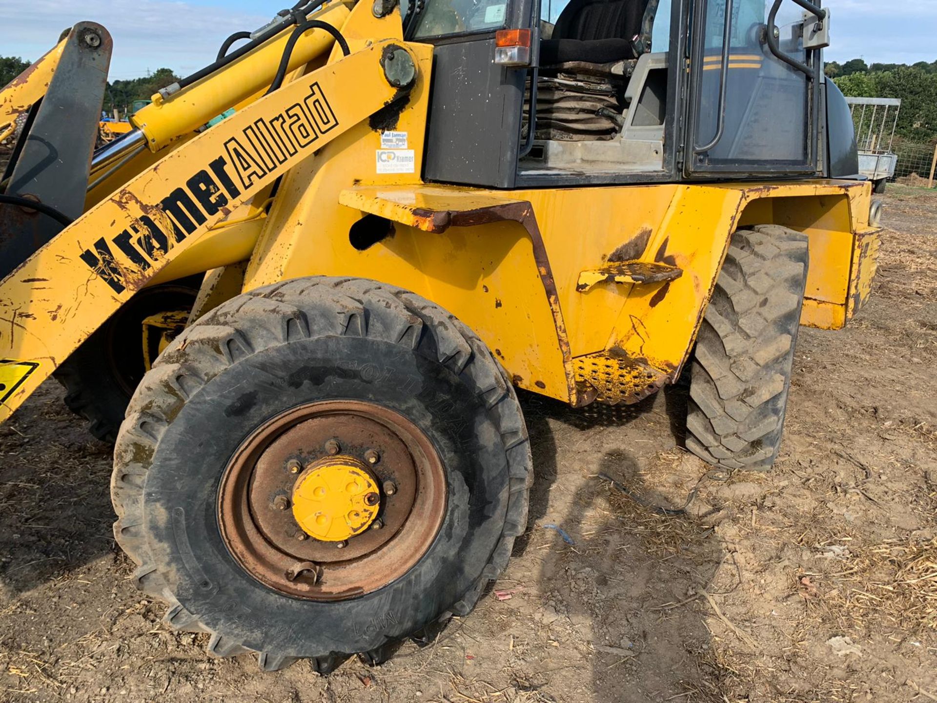 KRAMER ALLRAD 4WS LOADING SHOVEL, RUNS DRIVES AND LIFTS, HYDRAULIC QUCIK HITCH *PLUS VAT* - Image 8 of 16