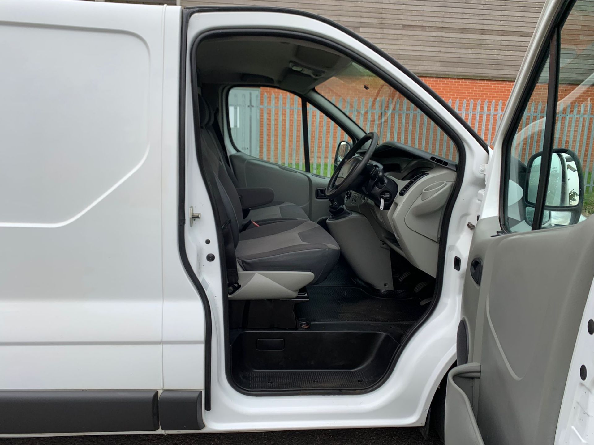 2008/58 REG RENAULT TRAFIC SL27+ DCI 115 2.0 DIESEL PANEL VAN, SHOWING 3 FORMER KEEPERS *NO VAT* - Image 11 of 16