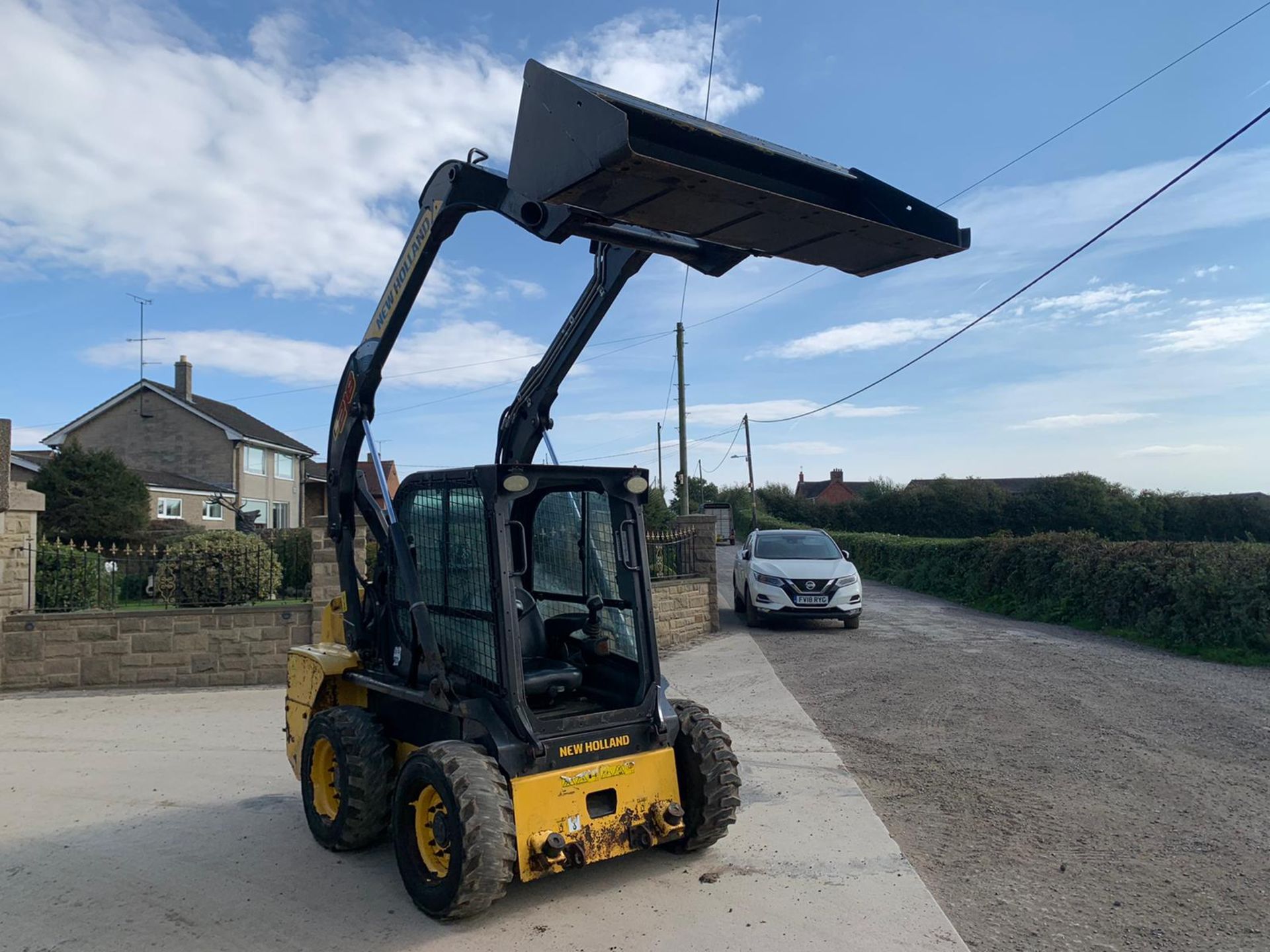 2015 NEW HOLLAND L218 SUPER BOOM SKIDSTEER, RUNS DRIVES AND LIFTS, C/W 72" BUCKET *PLUS VAT* - Image 4 of 19