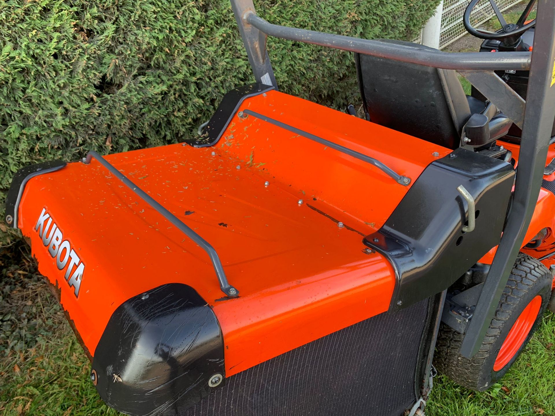 2017 KUBOTA G23-II RIDE ON MOWER, RUNS DRIVES AND CUTS, SHOWING A LOW 605 HOURS *PLUS VAT* - Image 13 of 18