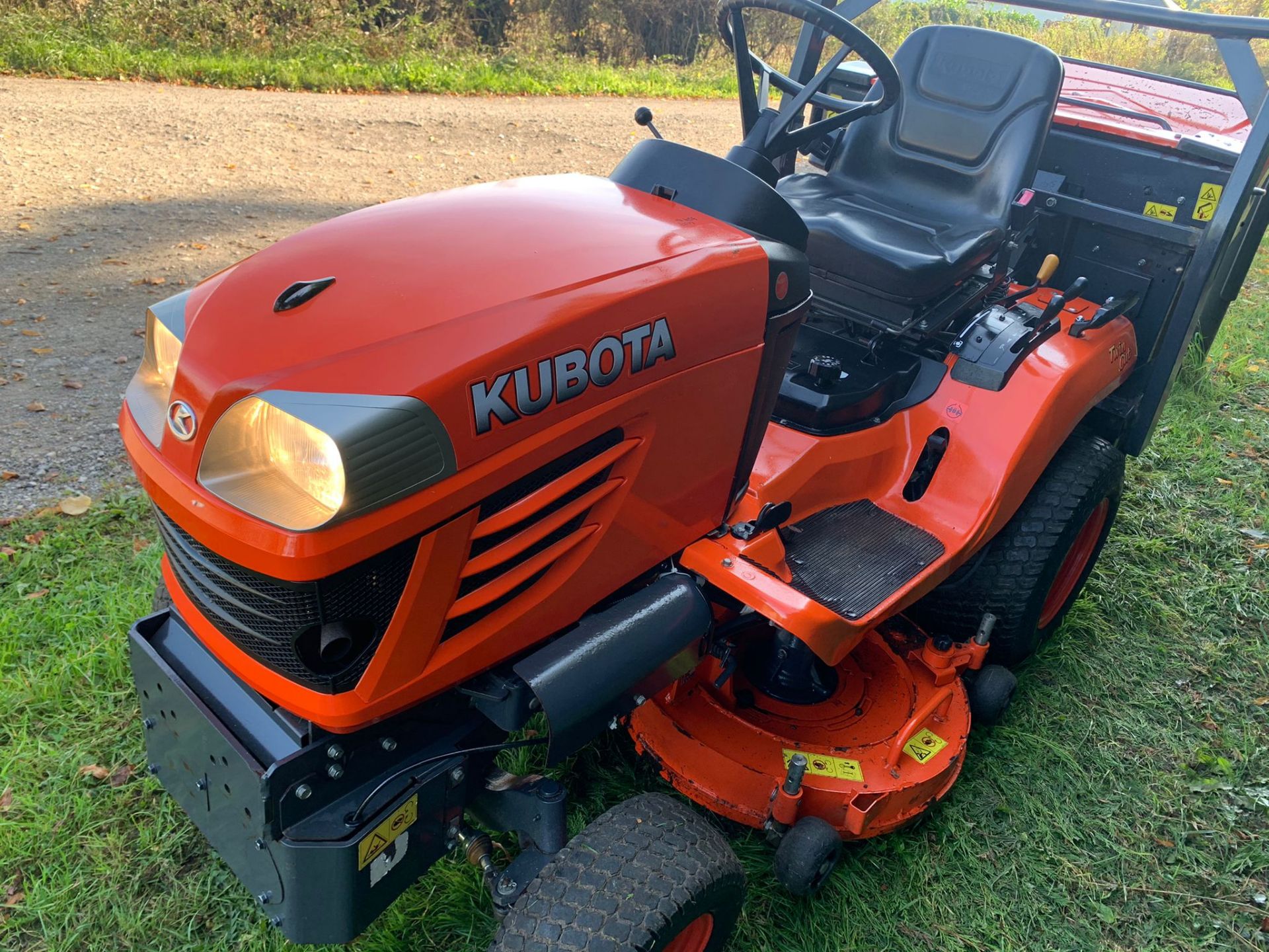 2017 KUBOTA G23-II RIDE ON MOWER, RUNS DRIVES AND CUTS, SHOWING A LOW 605 HOURS *PLUS VAT* - Image 7 of 18