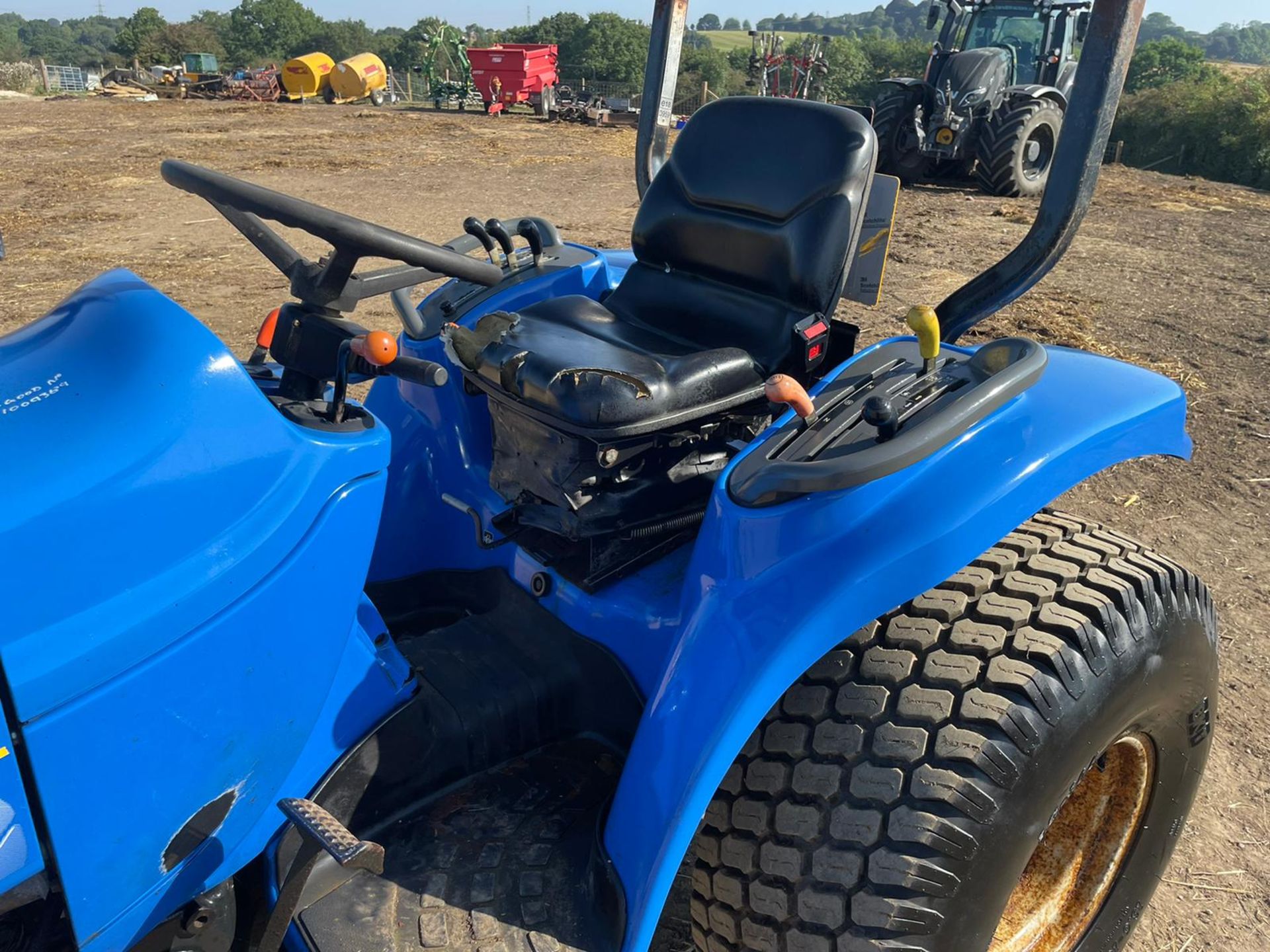 2005 NEW HOLLAND TC27DA COMPACT TRACTOR, RUNS DRIVES AND WORKS, ALL GEARS WORK *PLUS VAT* - Image 13 of 14