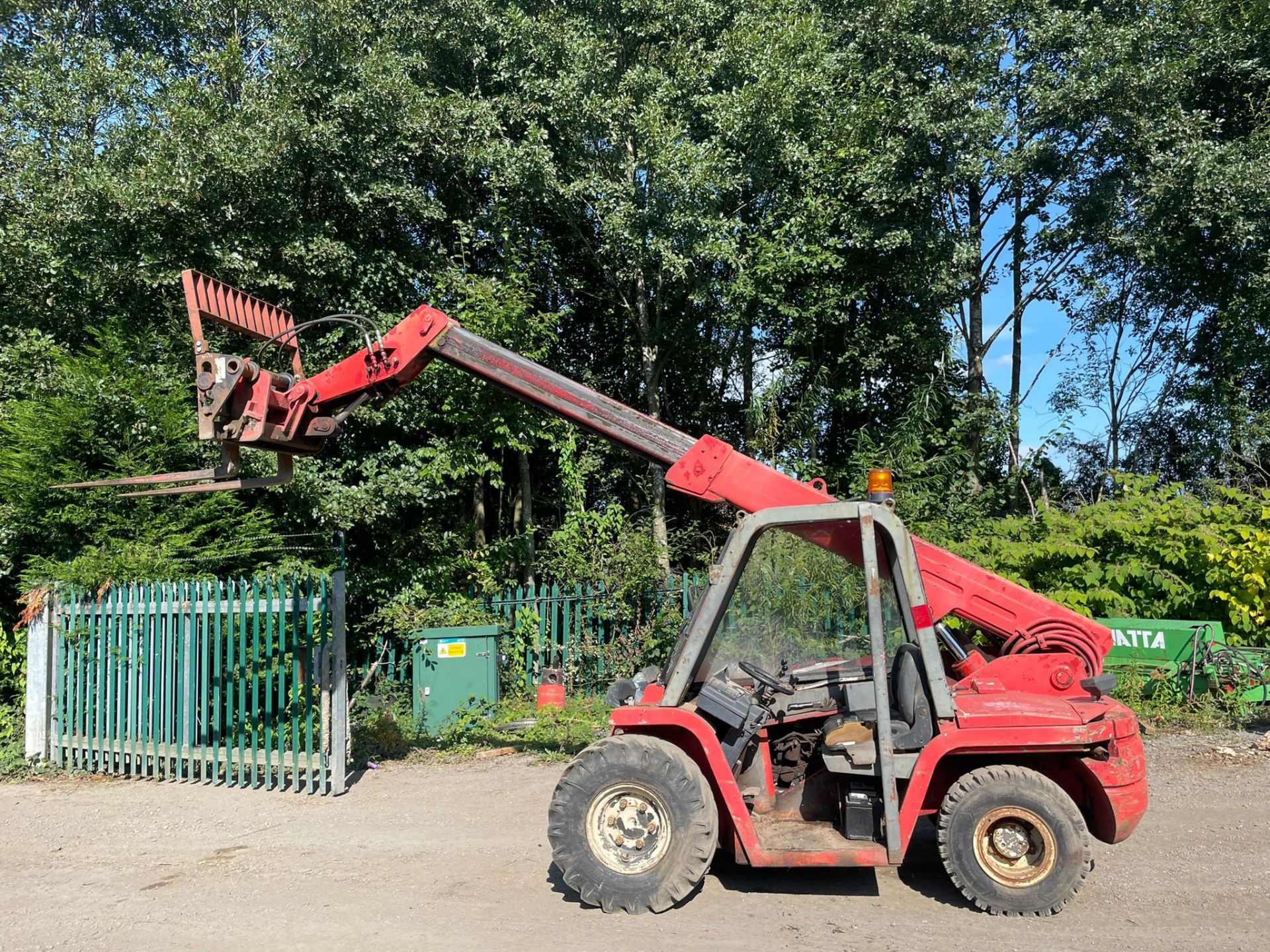 MANITOU BT420 BUGGY SCOPPIC TELEHANDLER, HYDRAULIC FROK POSITIONING, 4 METER REACH - Image 2 of 4
