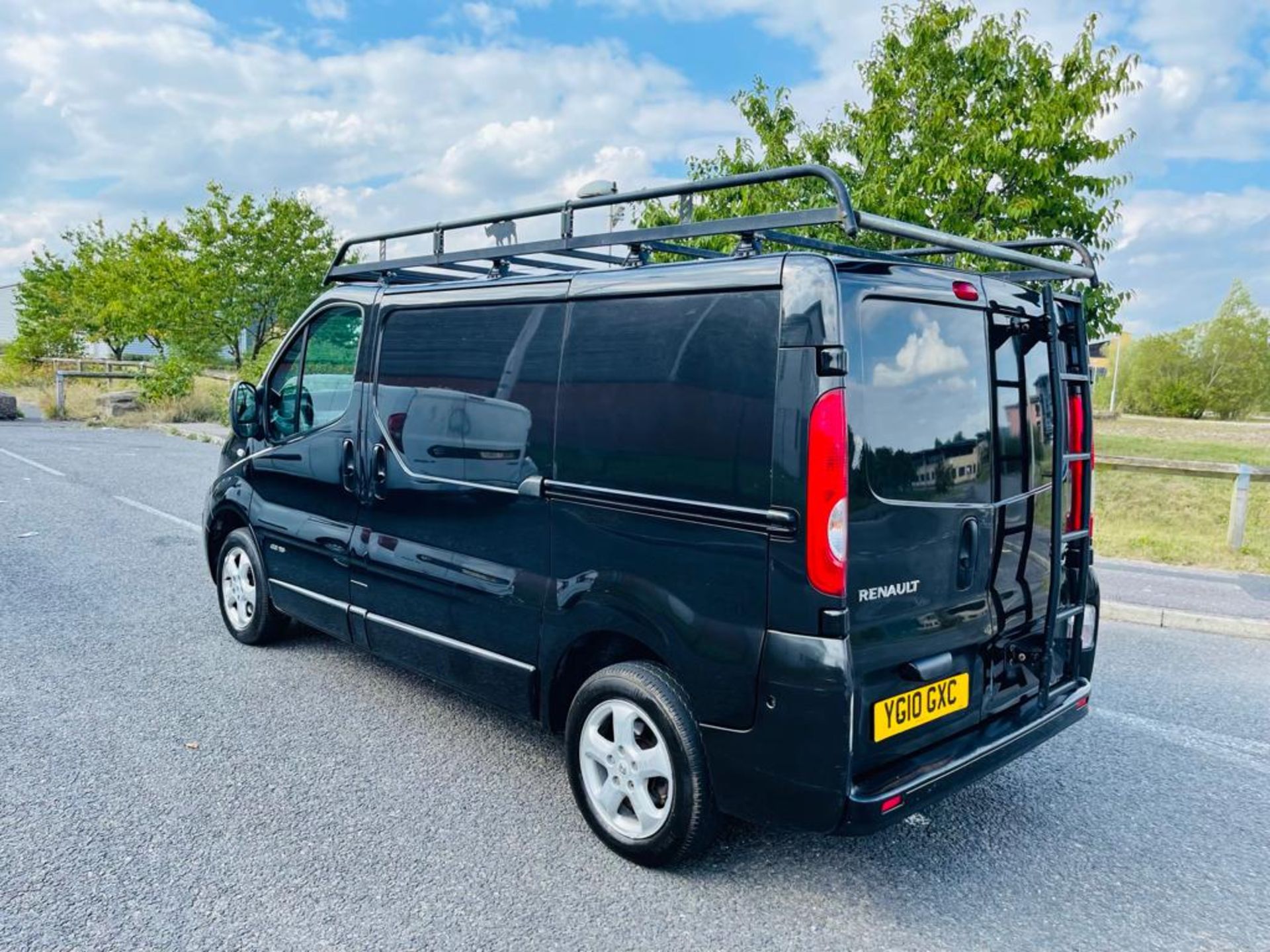 2010 RENAULT TRAFIC SL27 SPORT DCI 115 BLACK PANEL VAN, 114,781 MILES, 2.0 DIESEL *NO VAT* - Image 3 of 14