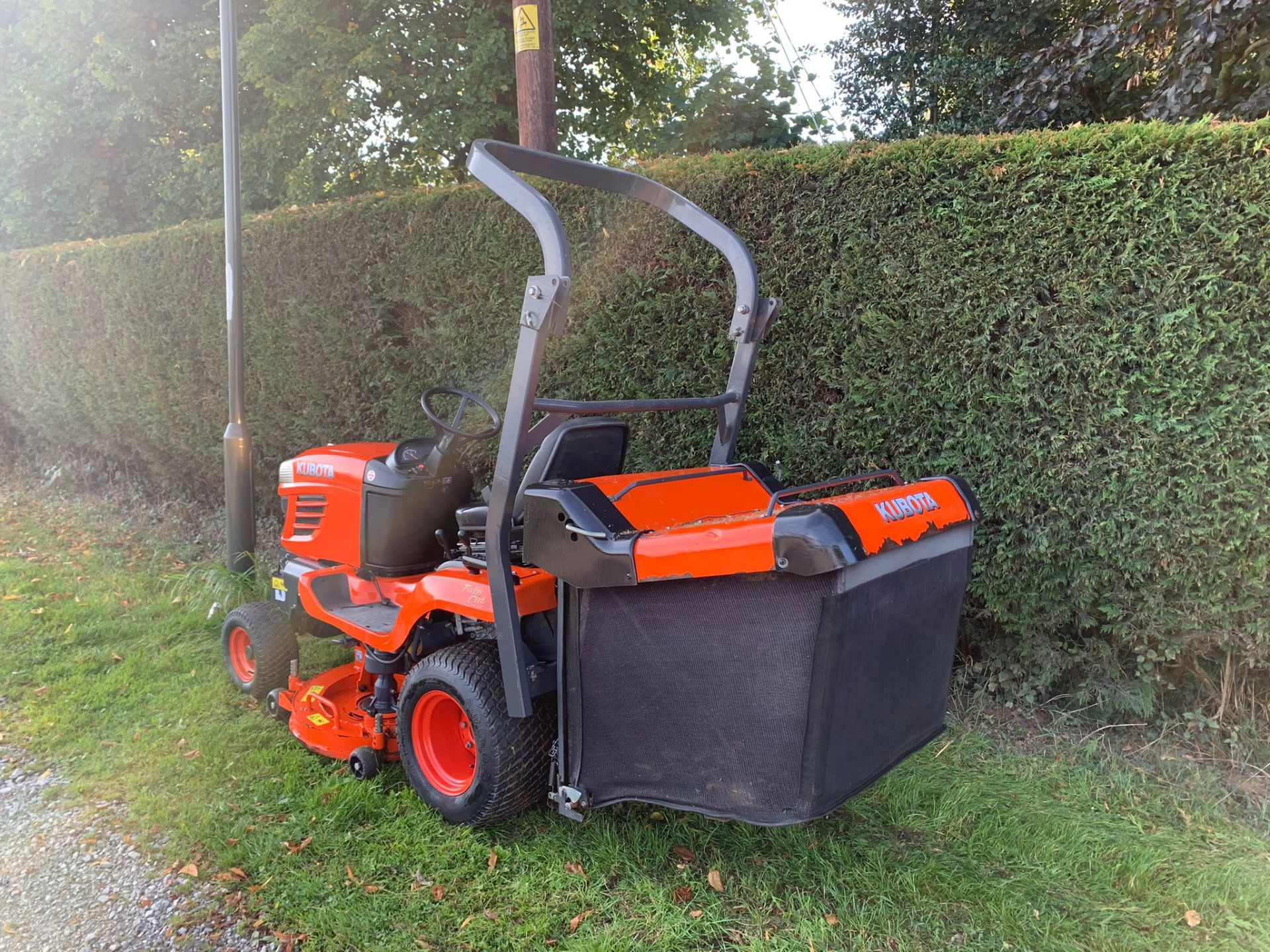 2017 KUBOTA G23-II RIDE ON MOWER, RUNS DRIVES AND CUTS, SHOWING A LOW 605 HOURS *PLUS VAT* - Image 6 of 18