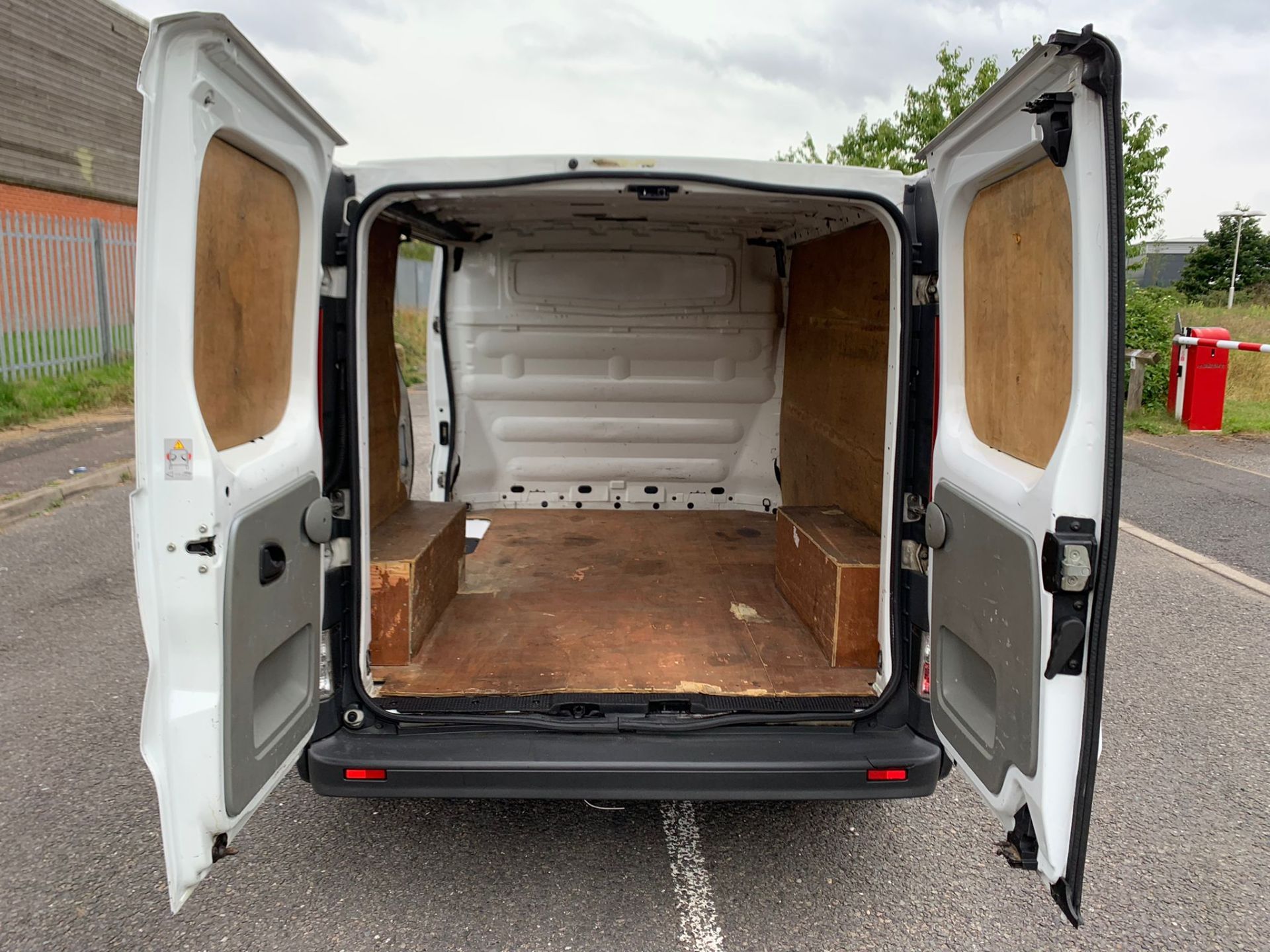 2008/58 REG RENAULT TRAFIC SL27+ DCI 115 2.0 DIESEL PANEL VAN, SHOWING 3 FORMER KEEPERS *NO VAT* - Image 9 of 16