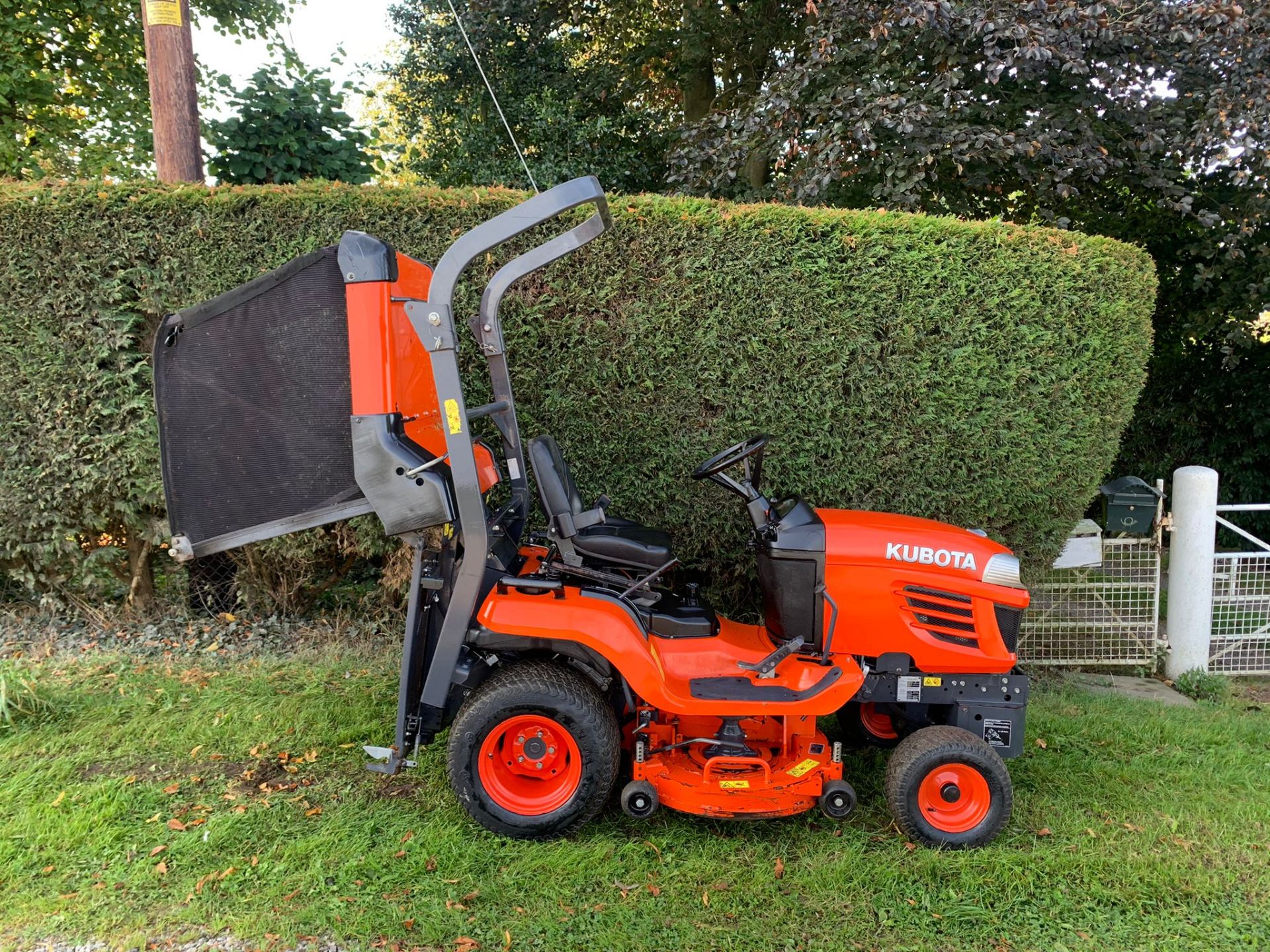 2017 KUBOTA G23-II RIDE ON MOWER, RUNS DRIVES AND CUTS, SHOWING A LOW 605 HOURS *PLUS VAT*