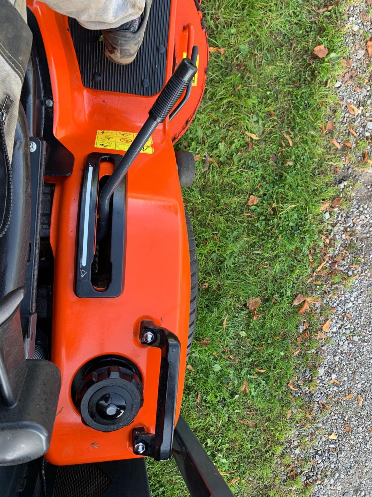 2017 KUBOTA G23-II RIDE ON MOWER, RUNS DRIVES AND CUTS, SHOWING A LOW 605 HOURS *PLUS VAT* - Image 14 of 18