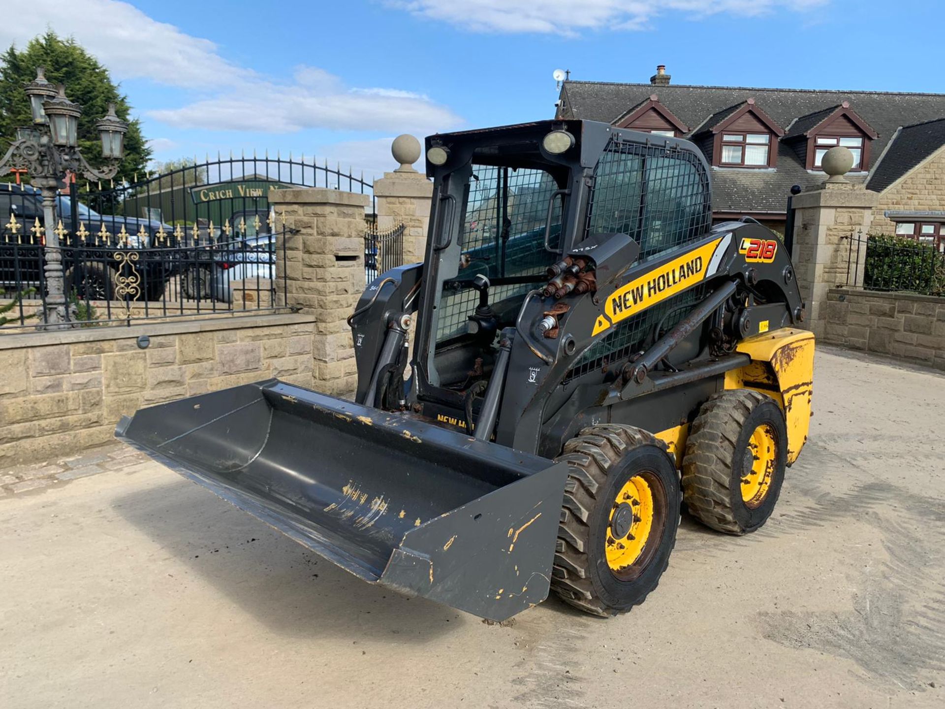 2015 NEW HOLLAND L218 SUPER BOOM SKIDSTEER, RUNS DRIVES AND LIFTS, C/W 72" BUCKET *PLUS VAT* - Image 3 of 19