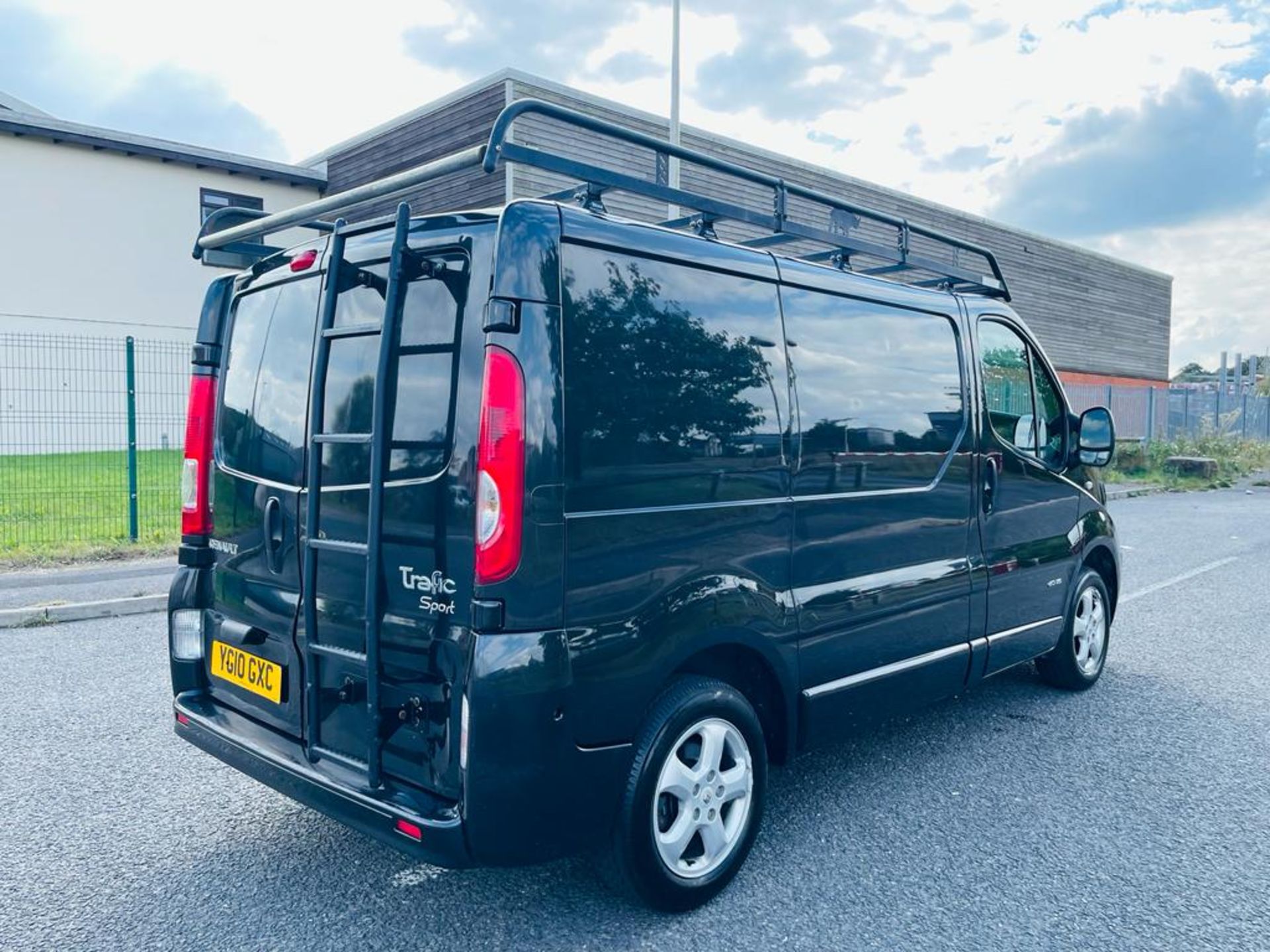 2010 RENAULT TRAFIC SL27 SPORT DCI 115 BLACK PANEL VAN, 114,781 MILES, 2.0 DIESEL *NO VAT* - Image 4 of 14