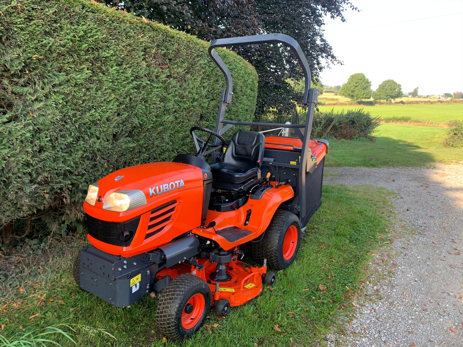 2017 KUBOTA G23-II RIDE ON MOWER, RUNS DRIVES AND CUTS, SHOWING A LOW 605 HOURS *PLUS VAT* - Image 3 of 18