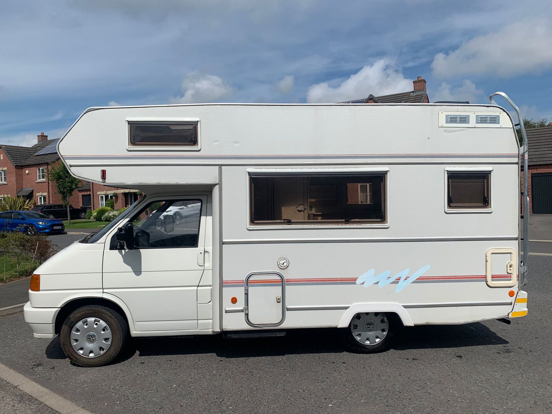 1994 VOLKSWAGEN TRANSPORTER COACHBUILT 4 BERTH MOTORHOME / CARAVAN, LHD, SHOWING 145,000km *NO VAT* - Image 4 of 22