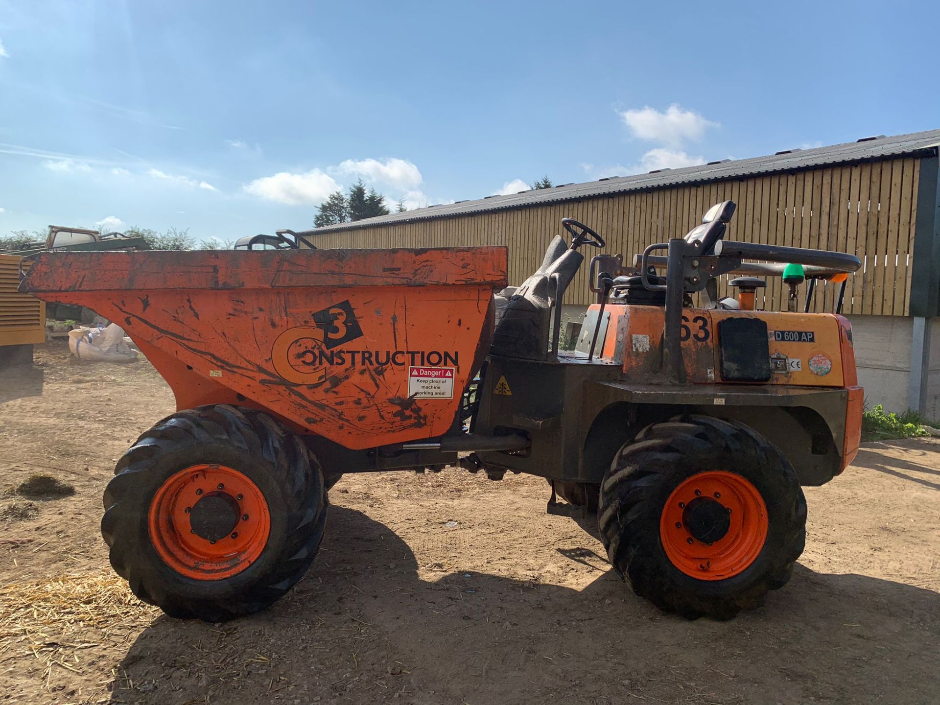 2016 AUSA D 600 AP 6 TON DUMPER, RUNS DRIVES AND TIPS, SHOWING A LOW AND GENUINE 1276 HOURS - Image 2 of 12