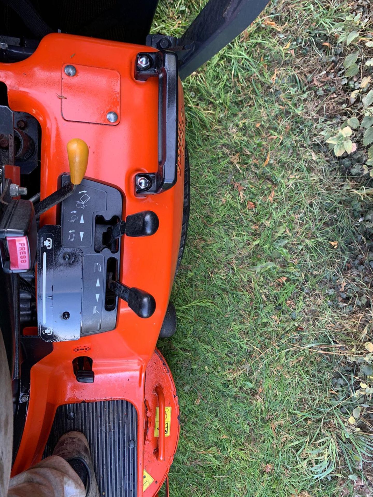 2017 KUBOTA G23-II RIDE ON MOWER, RUNS DRIVES AND CUTS, SHOWING A LOW 605 HOURS *PLUS VAT* - Image 13 of 18