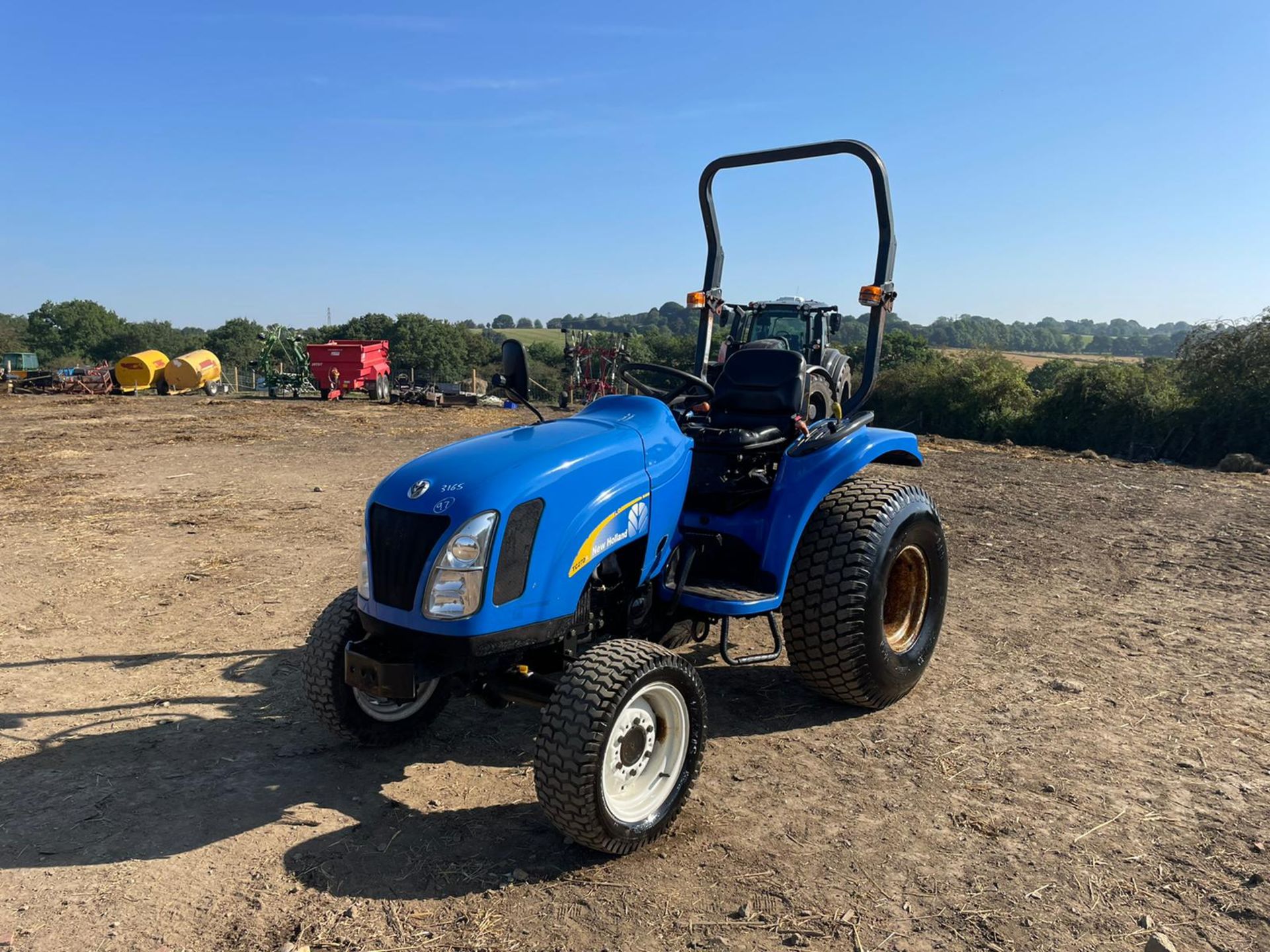 2005 NEW HOLLAND TC27DA COMPACT TRACTOR, RUNS DRIVES AND WORKS, ALL GEARS WORK *PLUS VAT* - Image 2 of 14