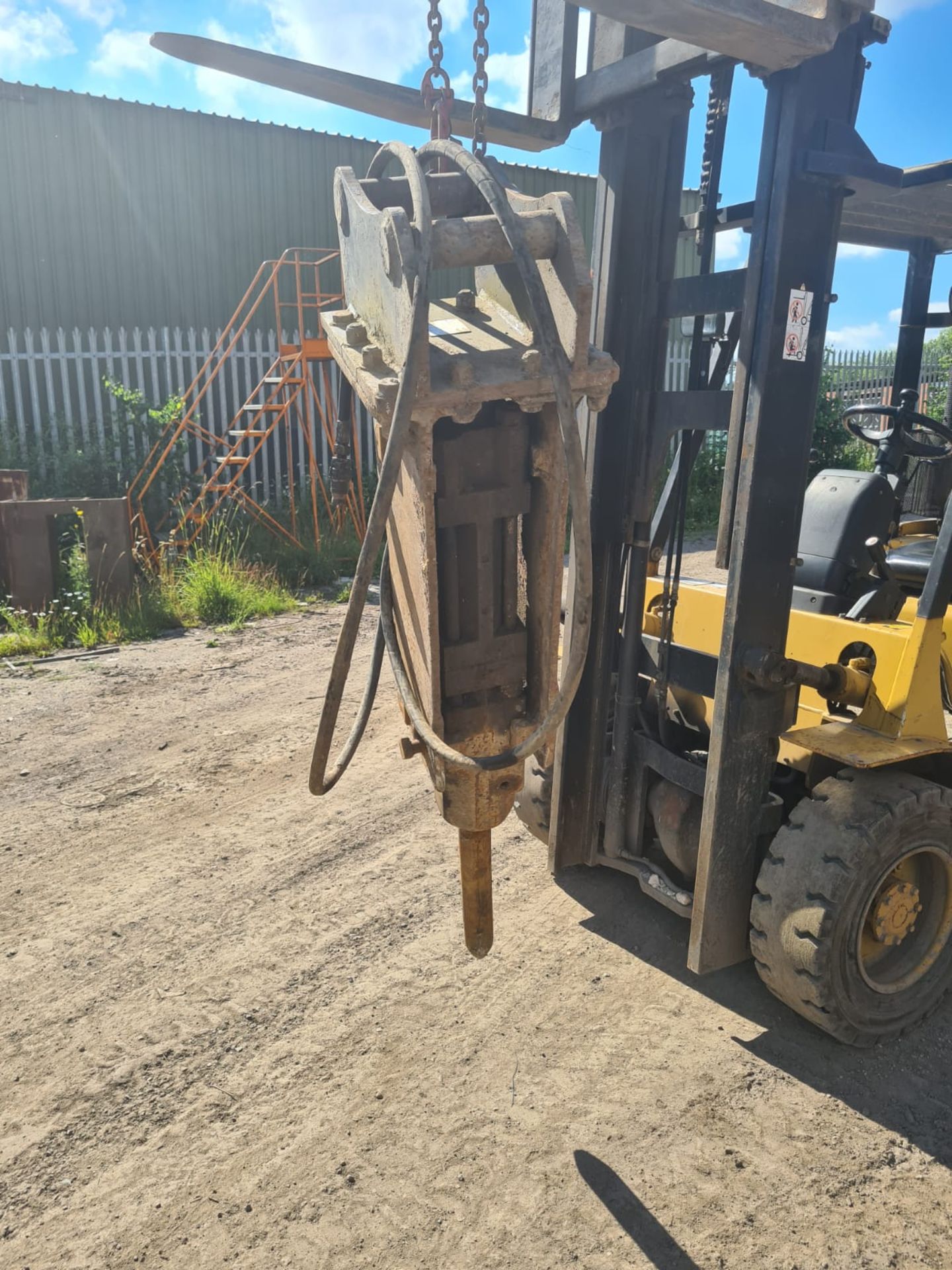 HYDRAULIC BREAKER 60mm PIN, IN WORKING ORDER *NO VAT* - Image 3 of 5