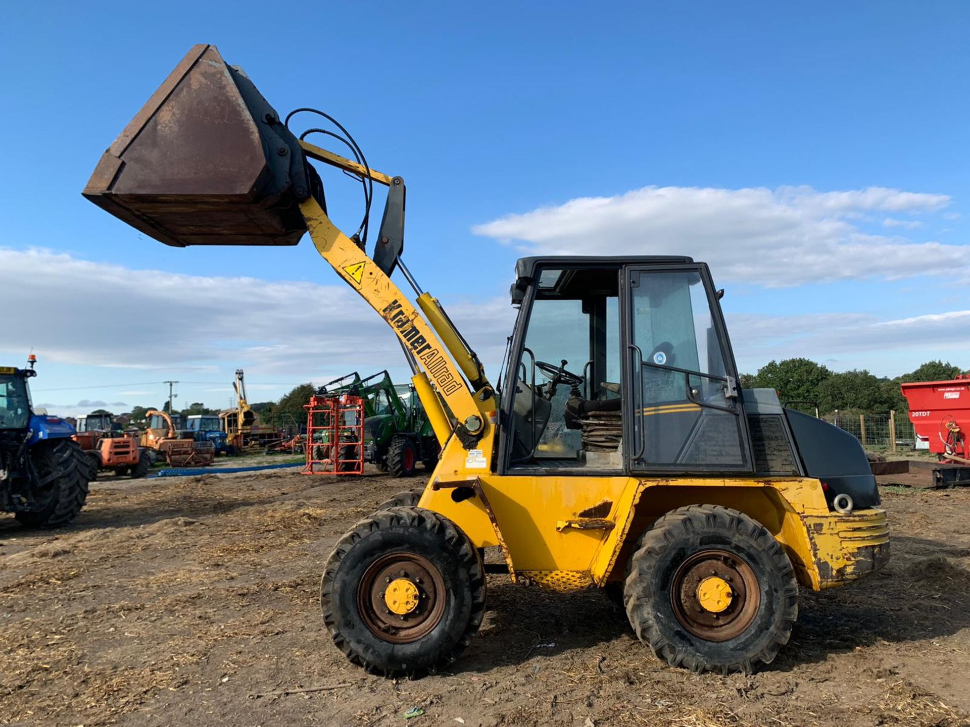 KRAMER ALLRAD 4WS LOADING SHOVEL, RUNS DRIVES AND LIFTS, HYDRAULIC QUCIK HITCH *PLUS VAT* - Image 4 of 16