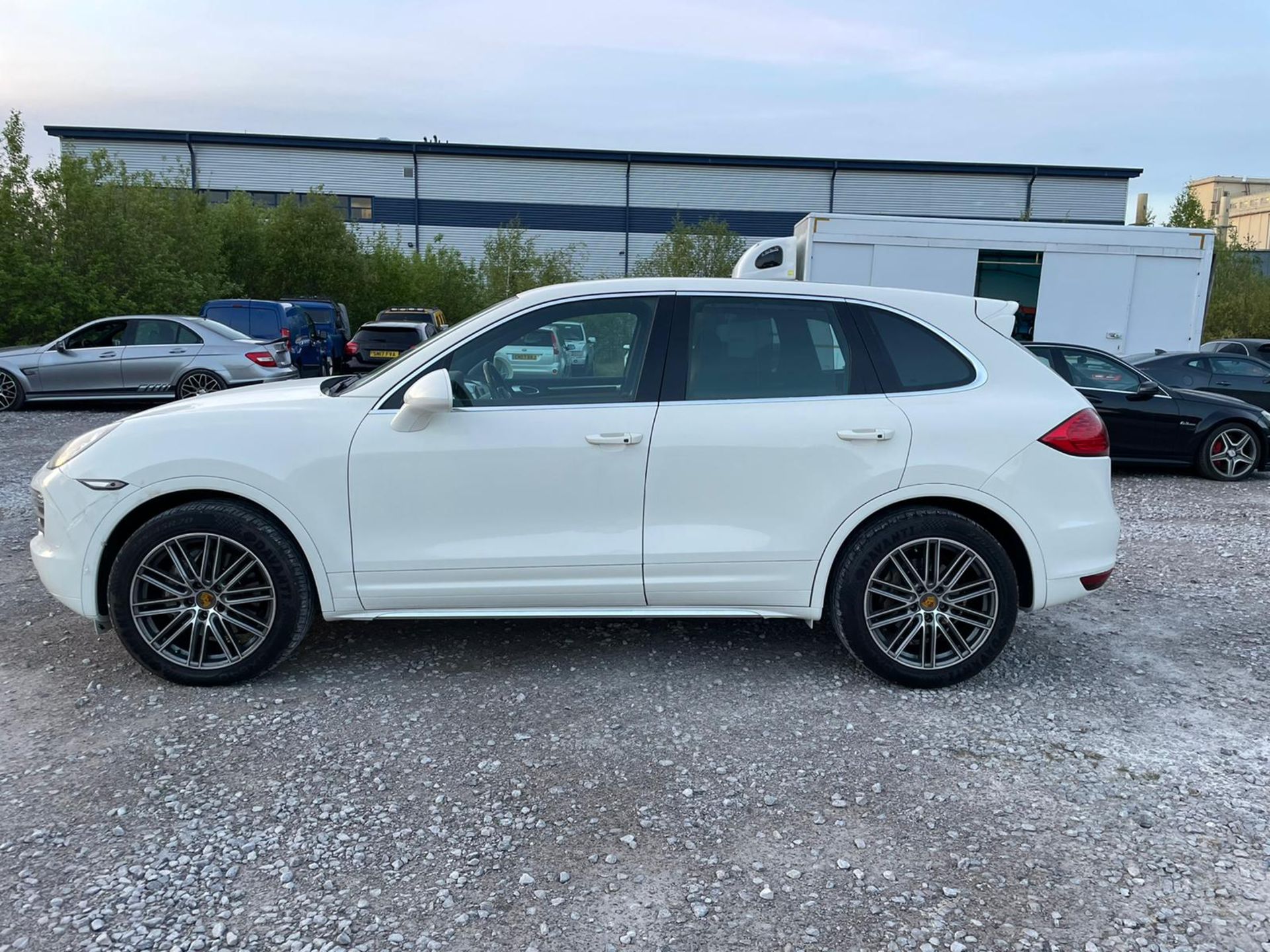 2012 PORSCHE CAYENNE S WHITE 4.8 V8, 58,000km, GOOD CONDITION, STARTS AND DRIVES W/ NO FAULT - Image 2 of 8