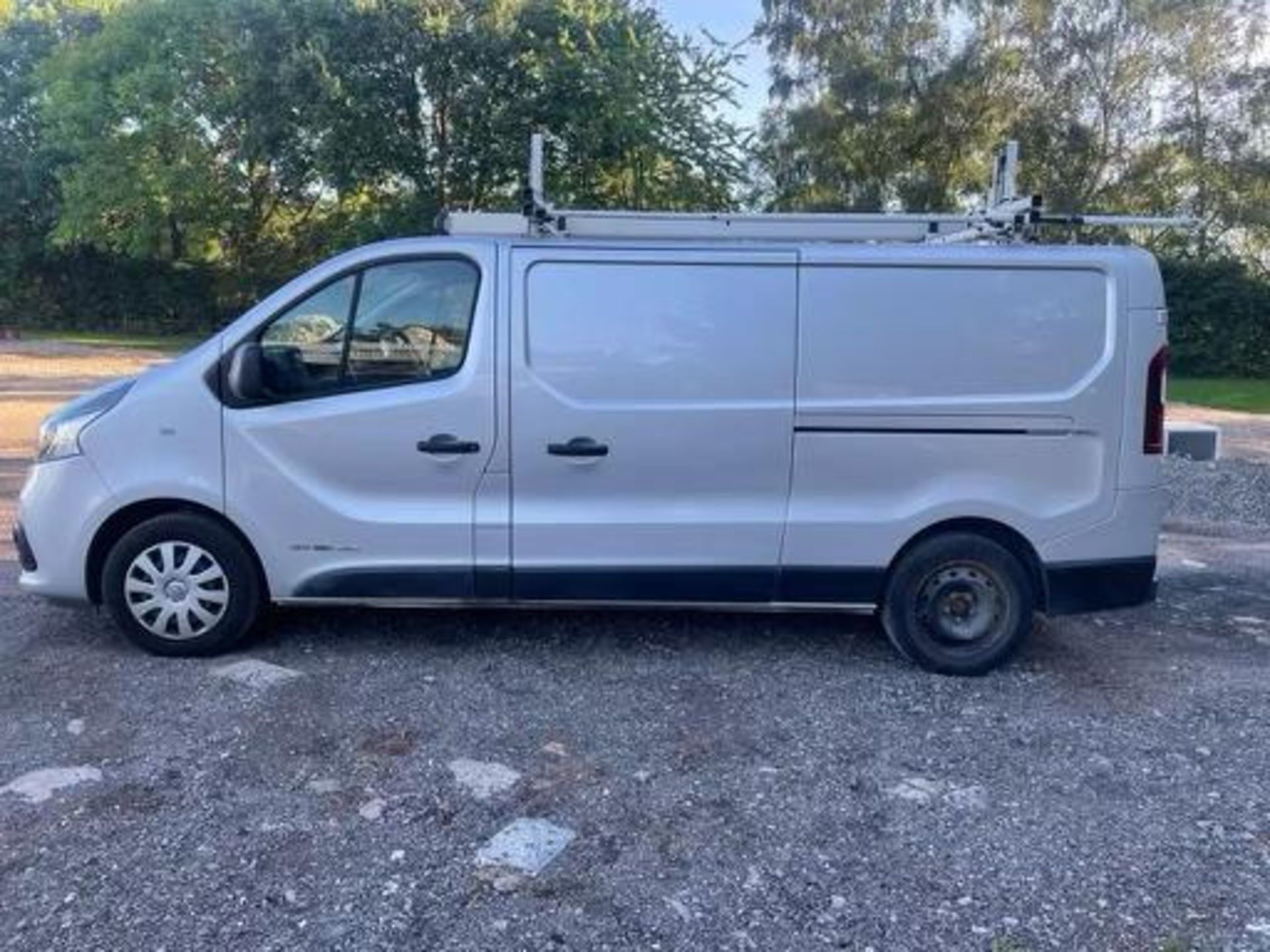 2016 RENAULT TRAFIC LL29 BUSINESS+ NRG DCI SILVER PANEL VAN, 107K MILES, 1.6 DIESEL *PLUS VAT* - Image 4 of 10